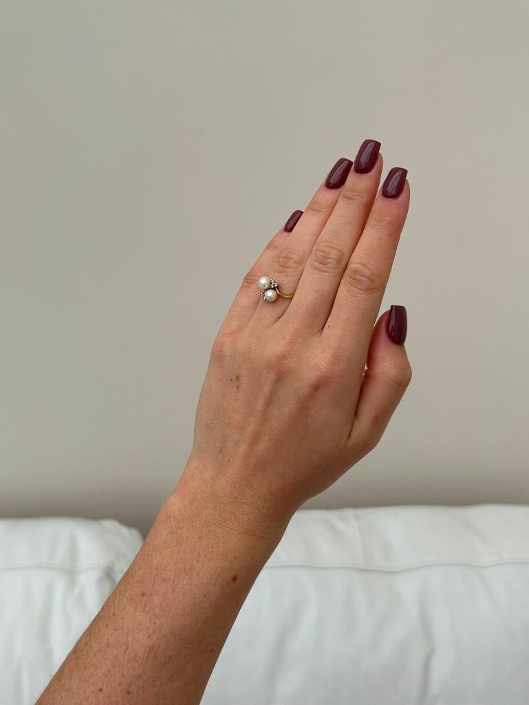 Sweet 18ct Yellow Gold Pearl and Diamond Crossover Ring - 3