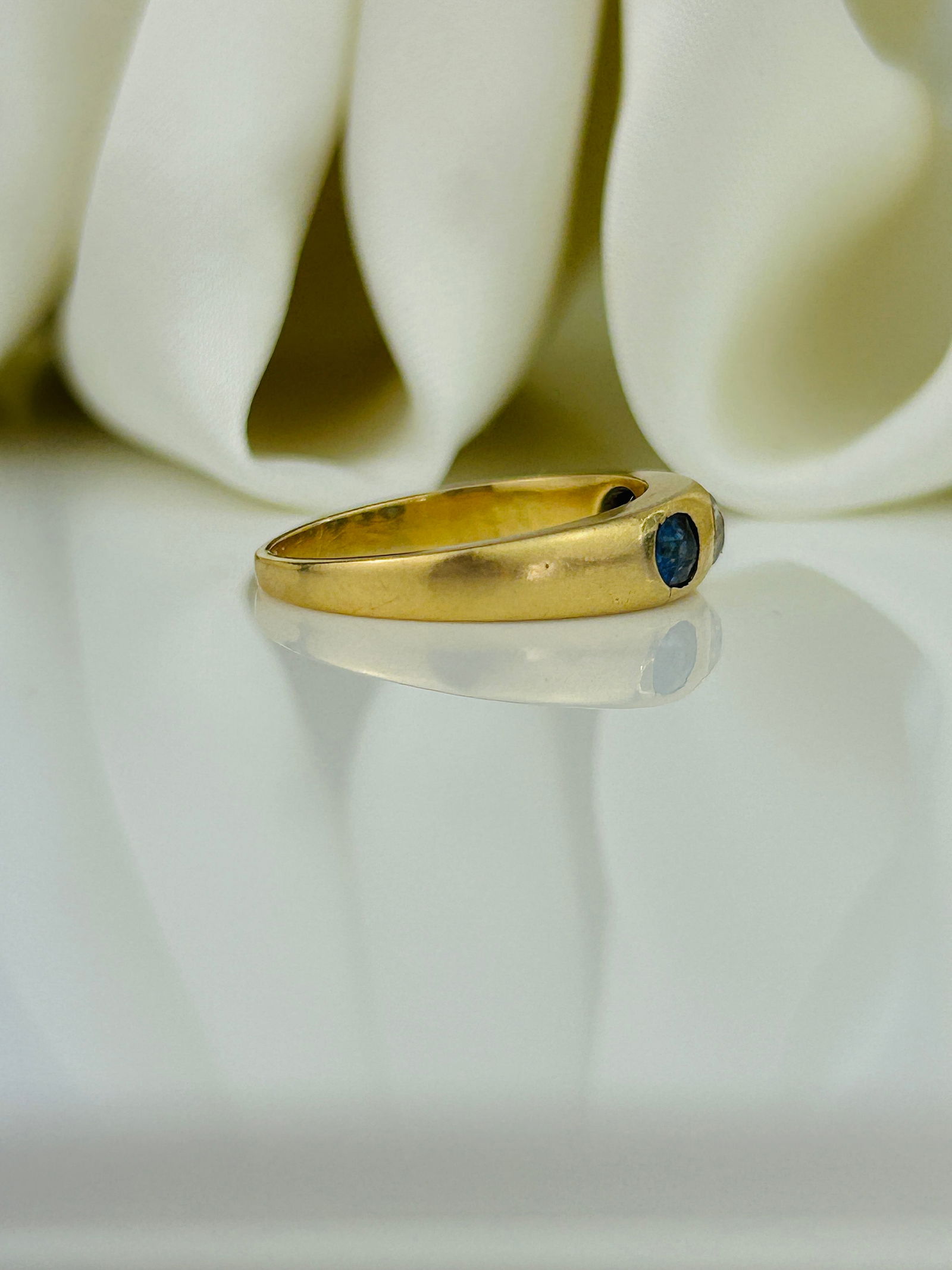 Antique 18ct Yellow Gold Sapphire and Diamond 3 Stone Ring - 2