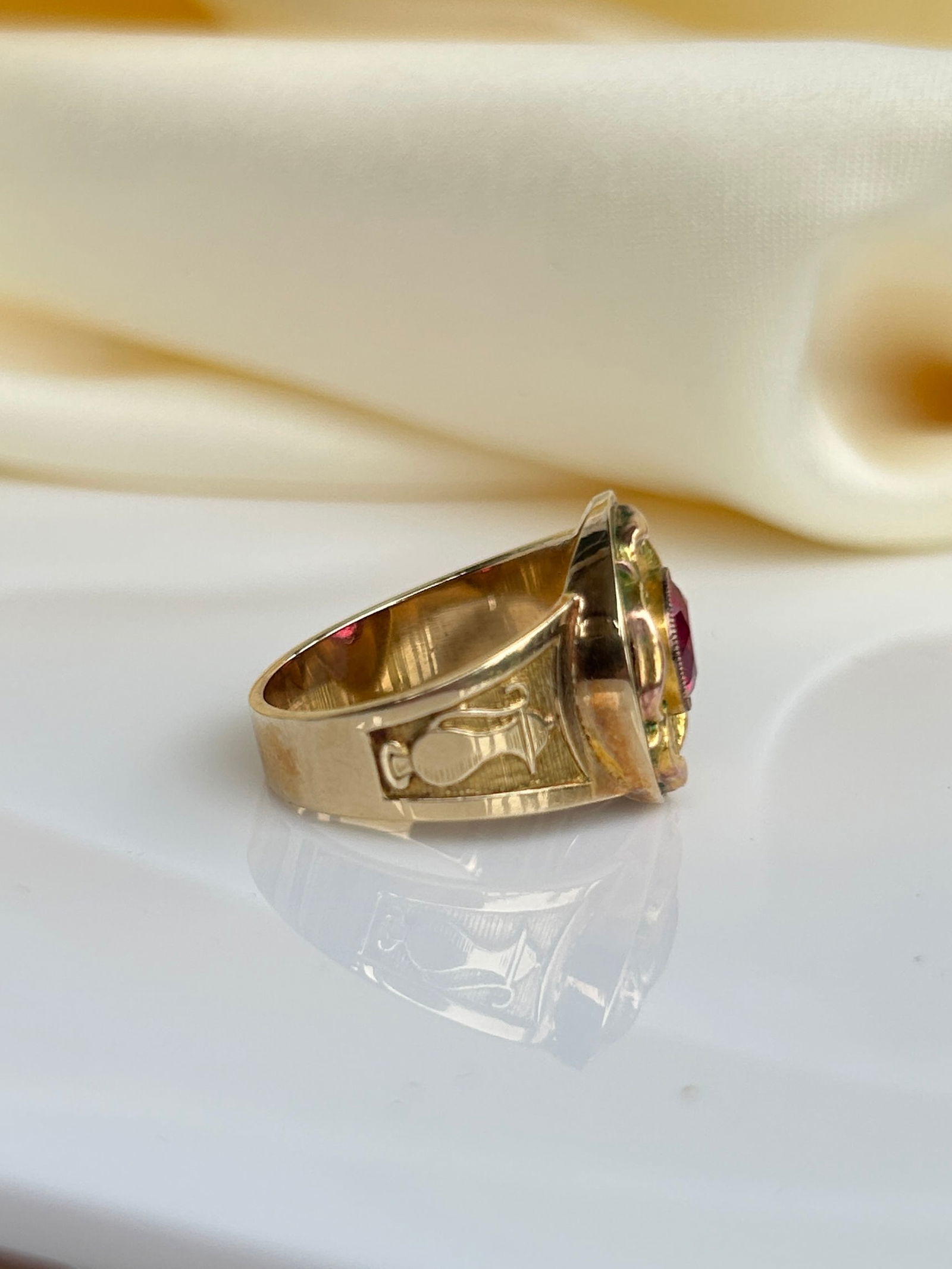 Rare Chunky Gold Bishop's Ring with Ecclesiastical Ewers Jug Detailed Shoulders - 2