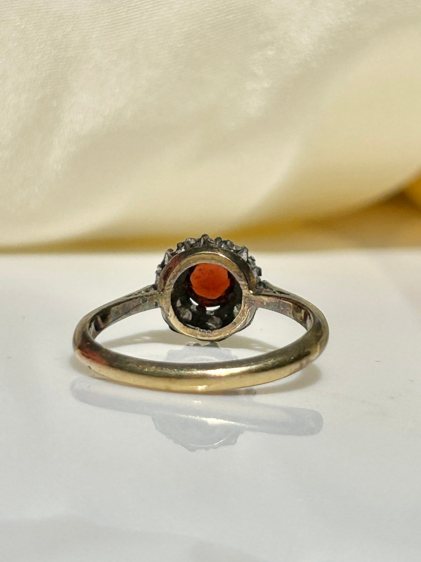 Wonderful 18ct Yellow Gold And Platinum Garnet And Diamond Ring - 3