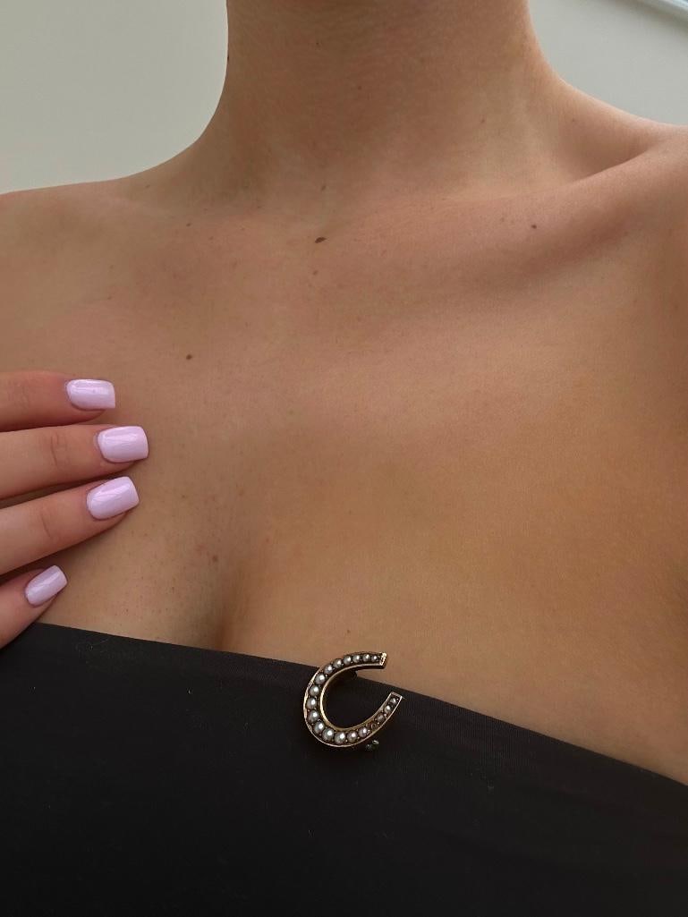 Antique Pearl Horseshoe Brooch in Gold Large Size - 2