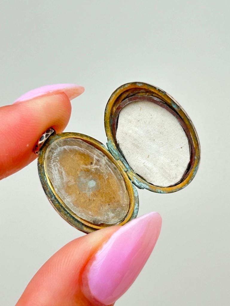 Sweet Antique 9ct Gold Floral Locket Pendant - 2