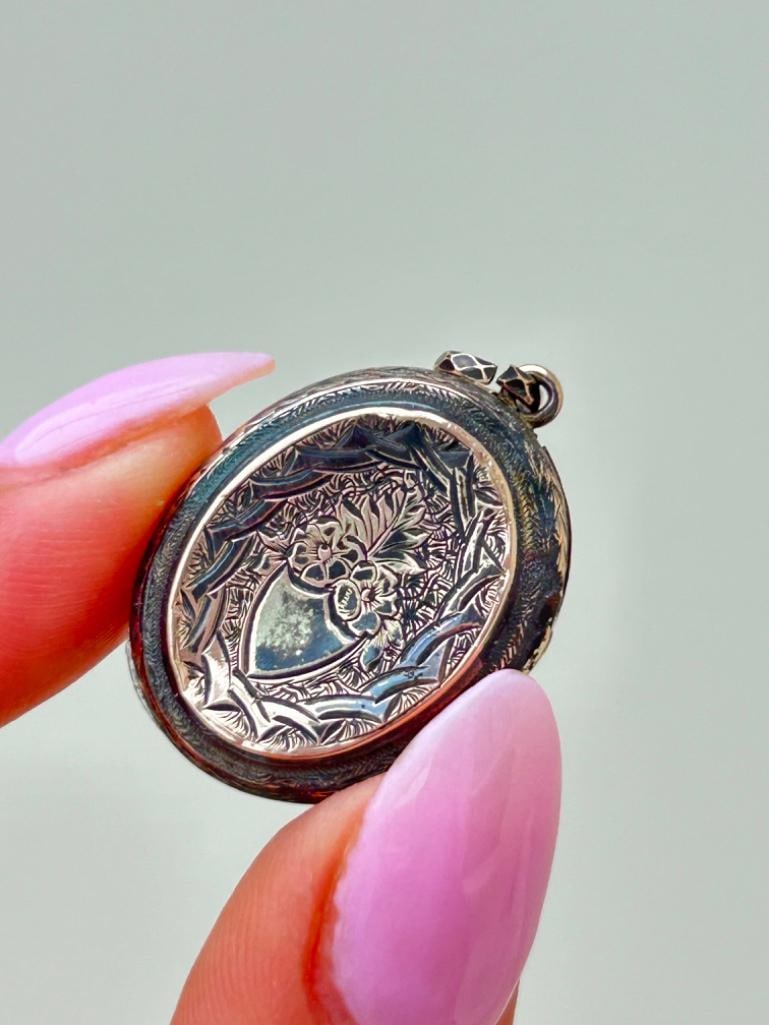 Sweet Antique 9ct Gold Floral Locket Pendant - 3