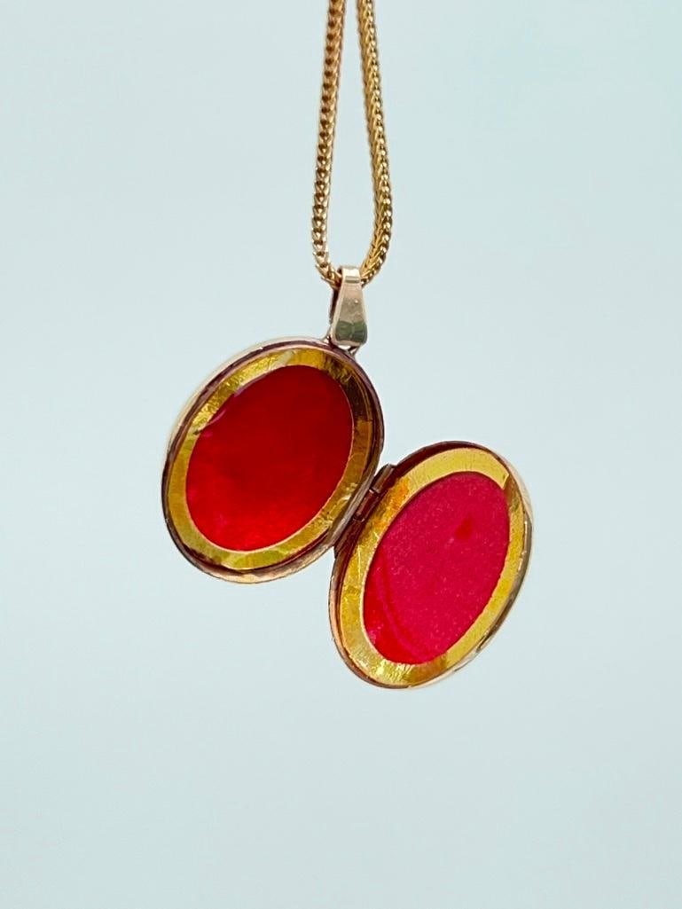 Chunky 18ct yellow gold chain and 9ct gold locket pendant - 2