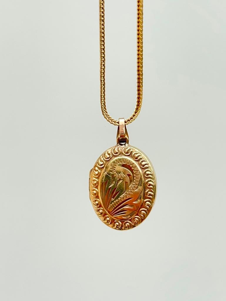 Chunky 18ct yellow gold chain and 9ct gold locket pendant - 5