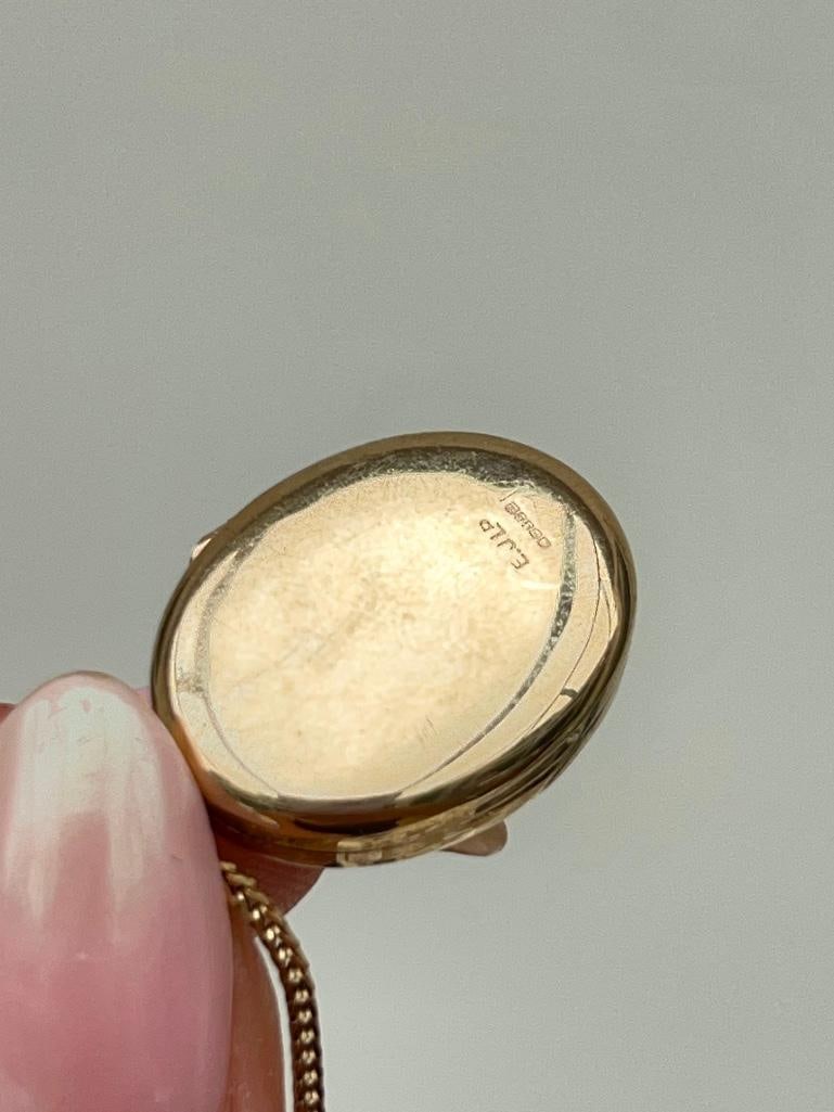 Chunky 18ct yellow gold chain and 9ct gold locket pendant - 7