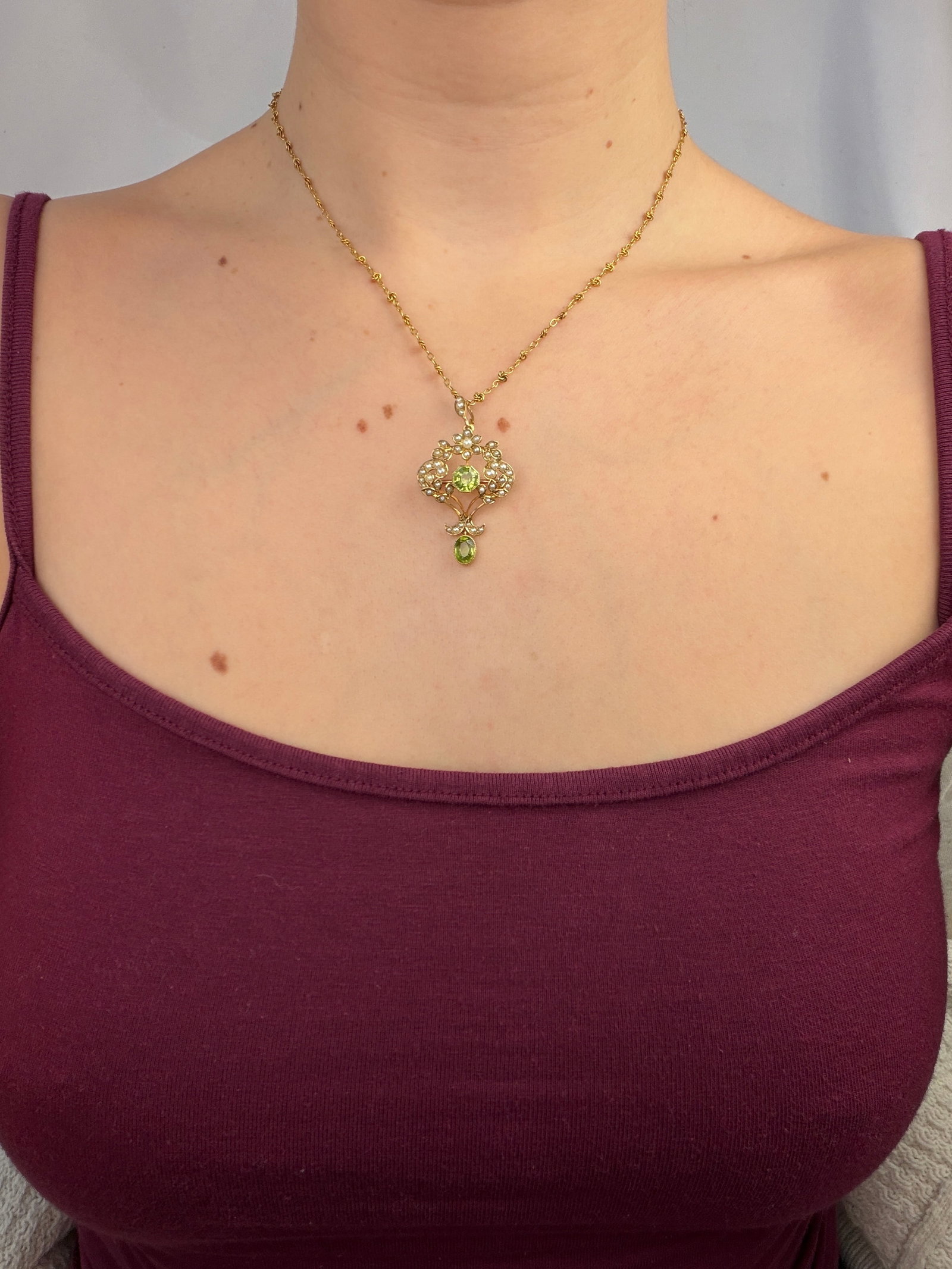 Antique 15ct Yellow Gold Peridot and Pearl Pendant on Chain in Antique Box - 8