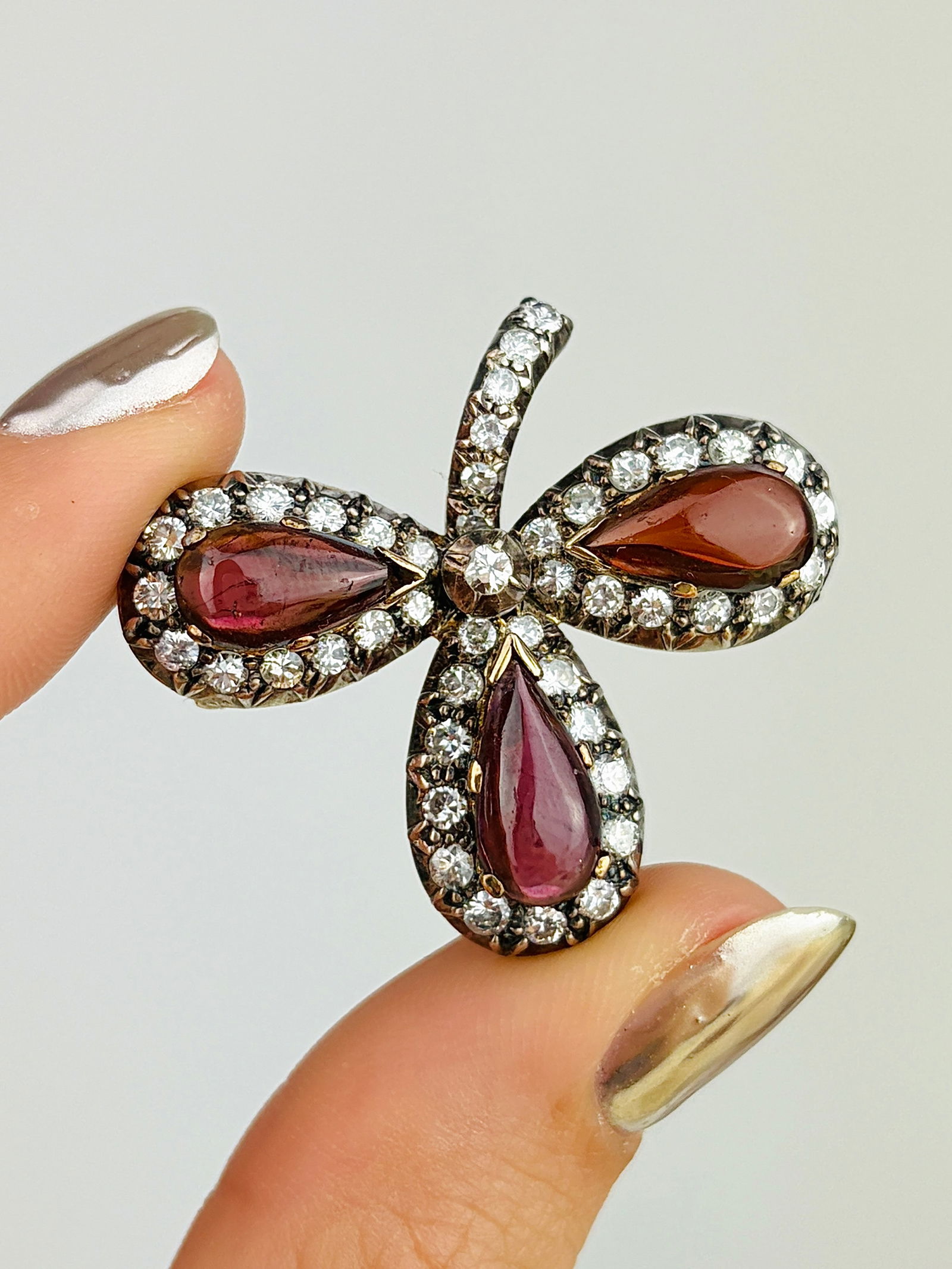 Antique Boxed Cabochon Garnet and Diamond Brooch in Silver and Gold - 2