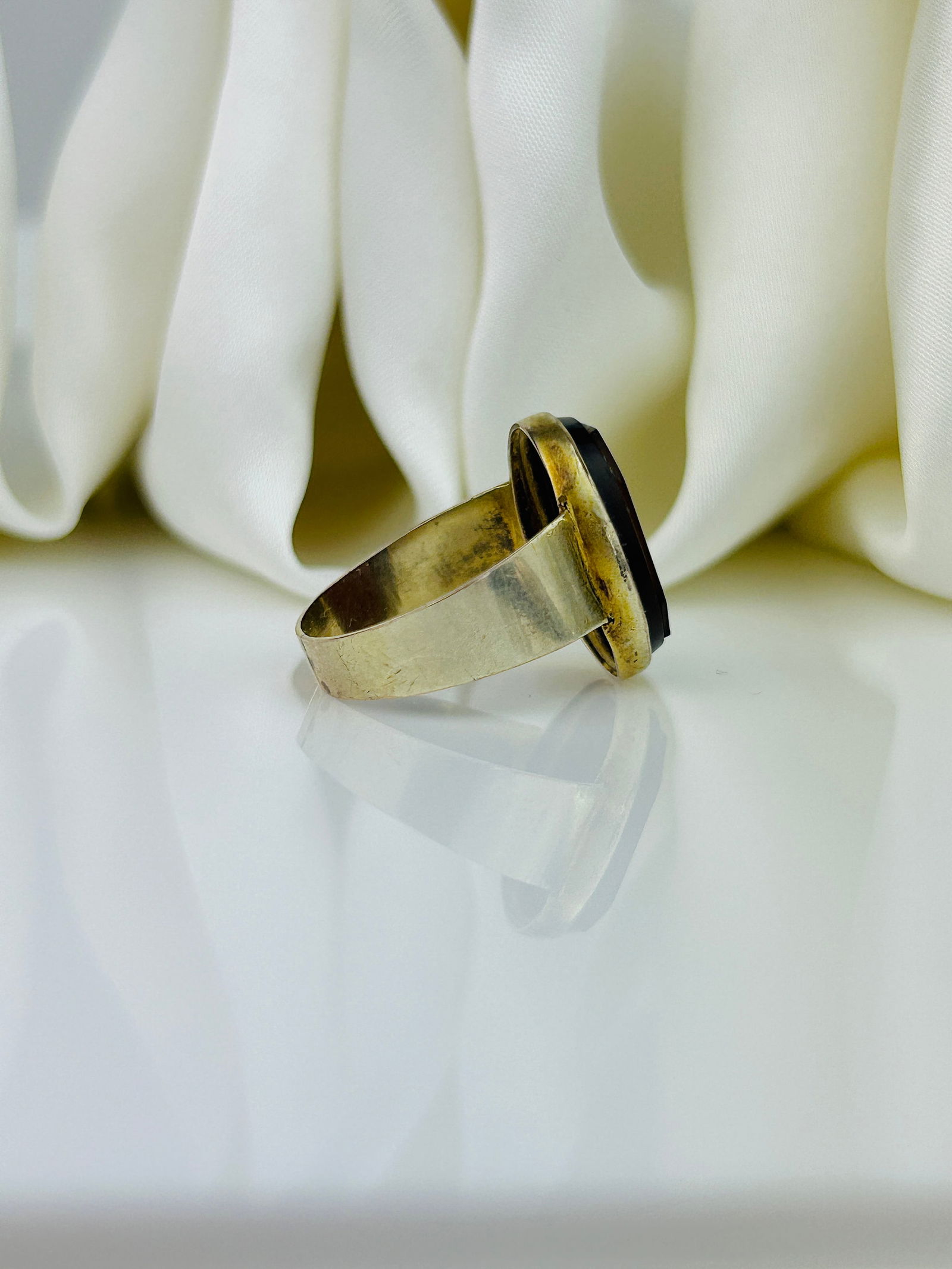 Victorian Yellow Metal Detailed Intaglio Ring - 2