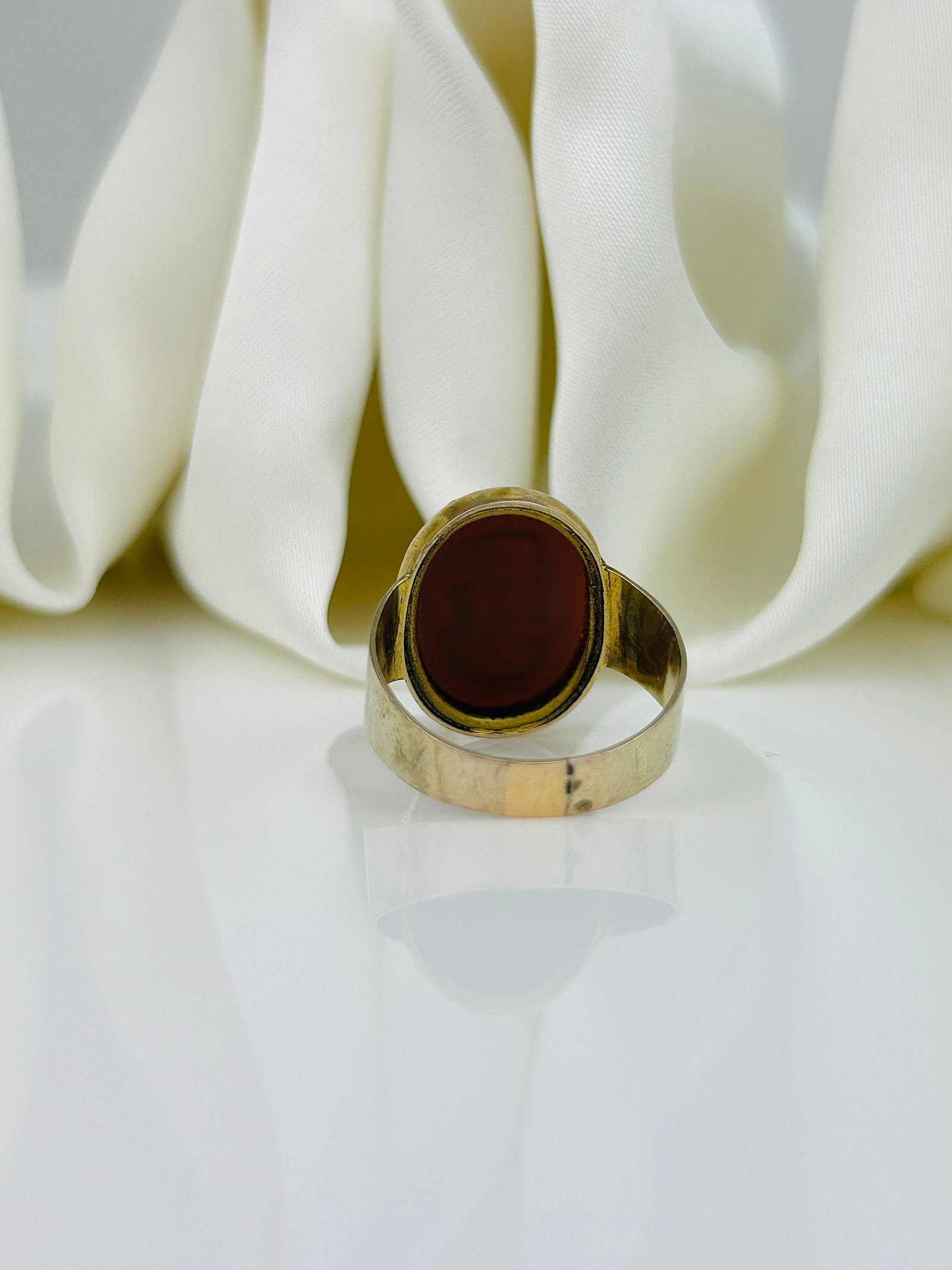 Victorian Yellow Metal Detailed Intaglio Ring - 3