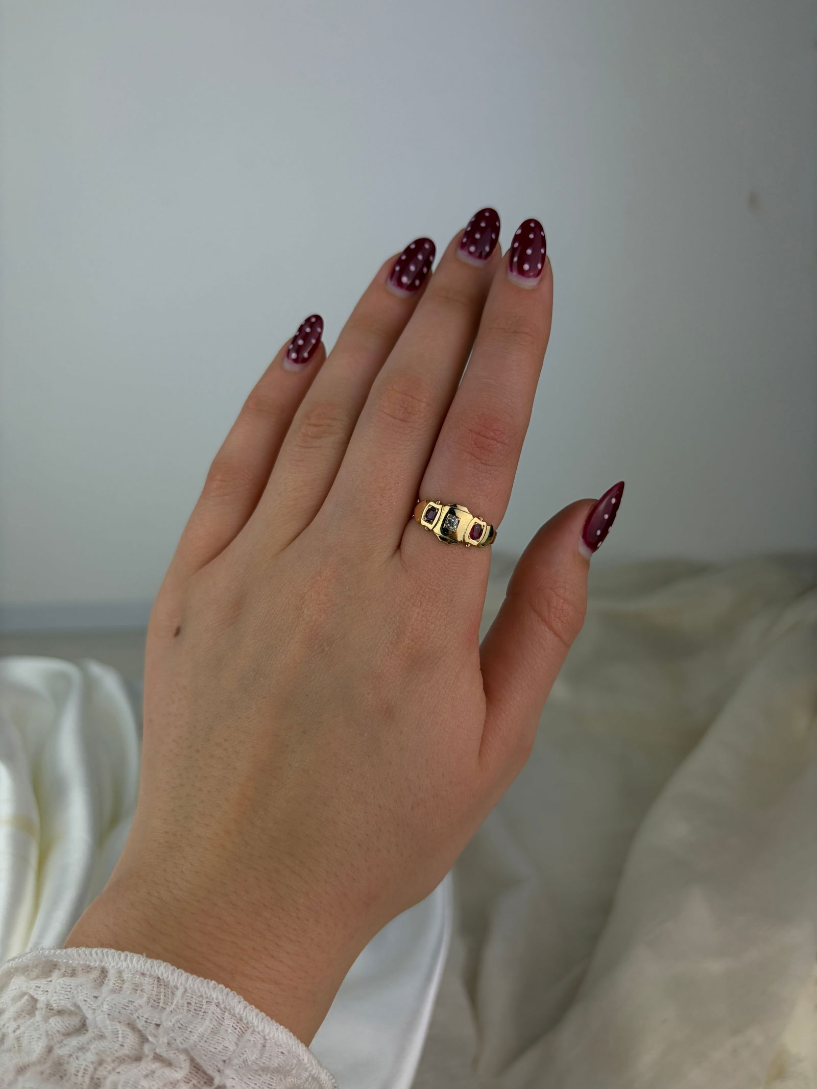 CHUNKY 18CT YELLOW GOLD RUBY AND DIAMOND 3 STONE RING - 7