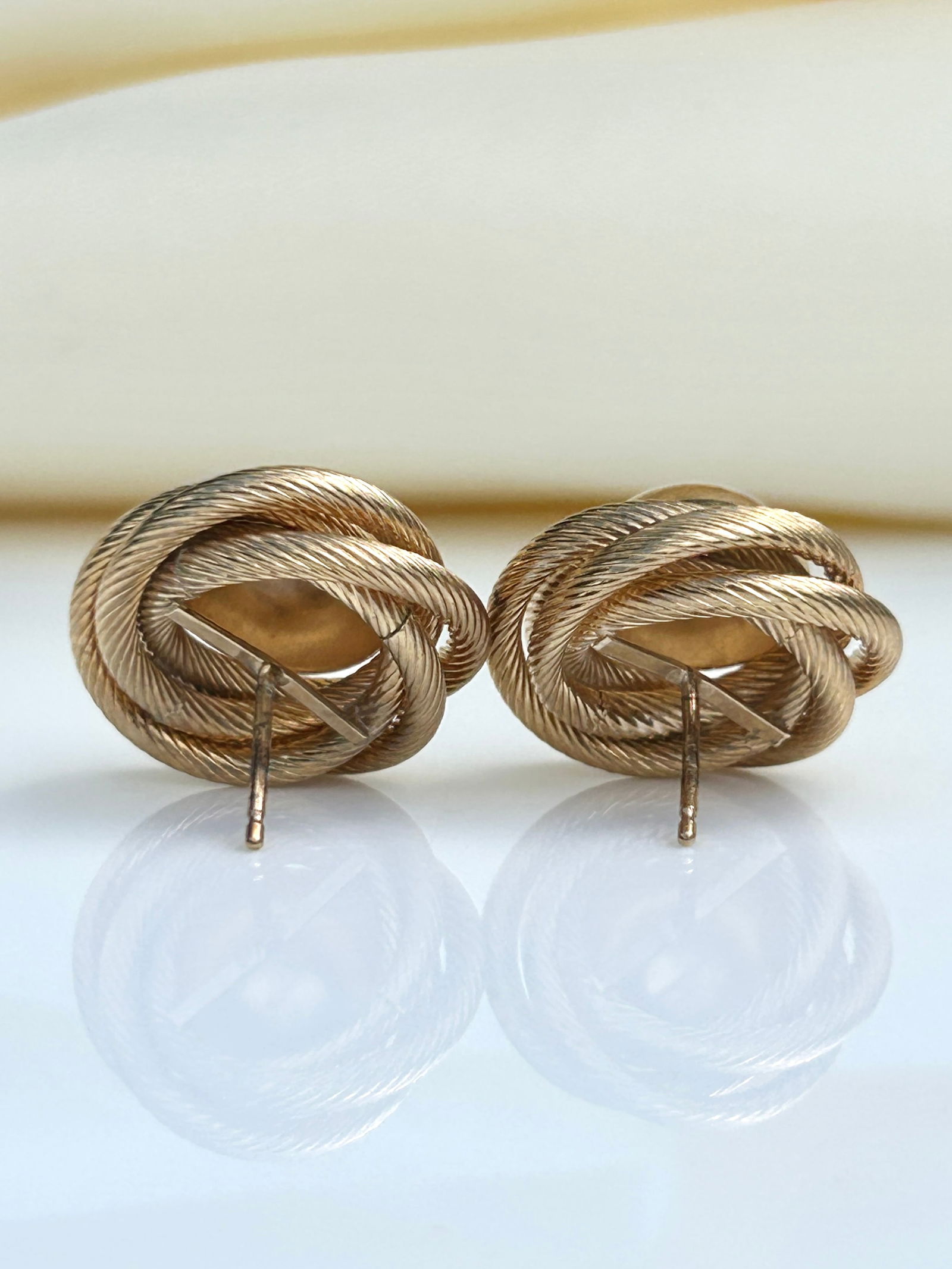 Large vintage 9ct yellow gold stud style earrings - 2