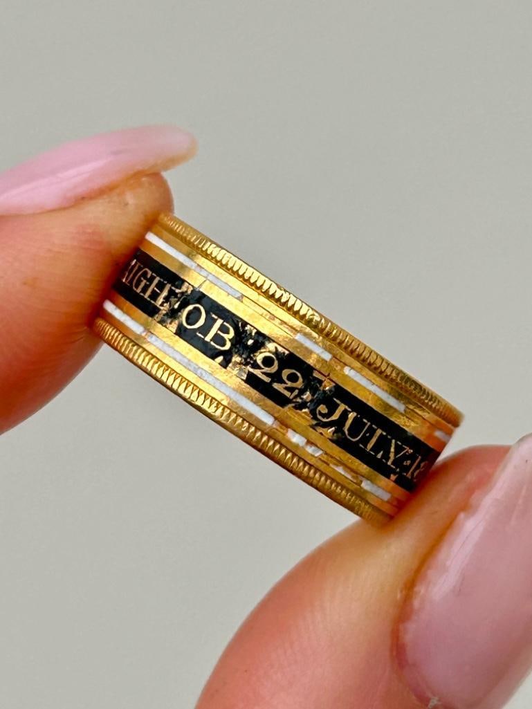 Antique Black and White Enamel 18ct Yellow Gold in Memory Of Mourning Band Ring - 2