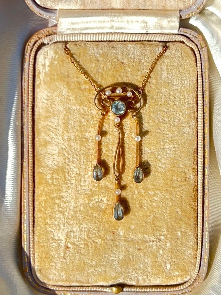 Sweet antique 9ct yellow gold aquamarine and pearl pendant necklace in antique box (1 of 8)