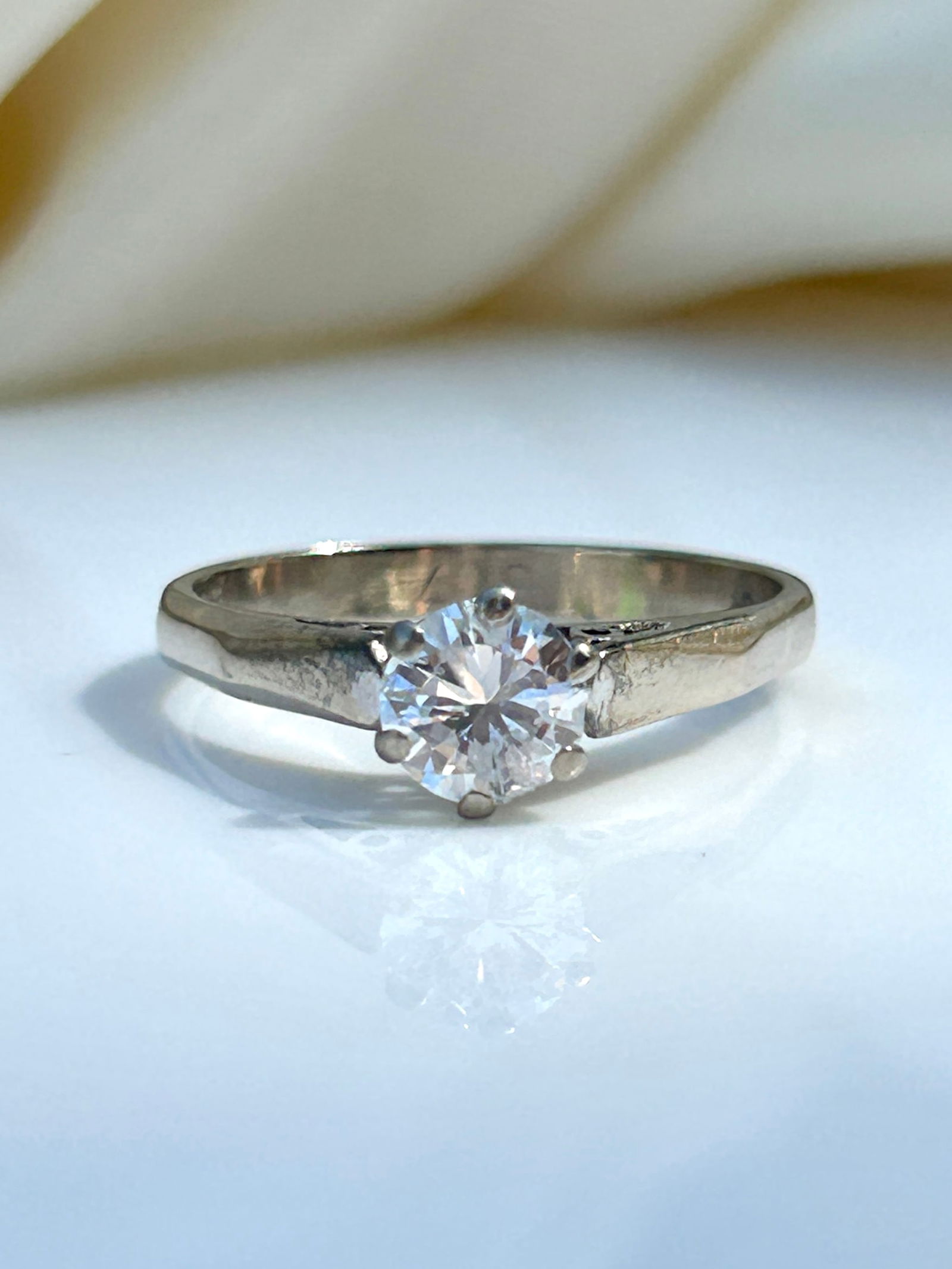 CHUNKY 18CT GOLD DIAMOND SOLITAIRE / ENGAGEMENT RING APPROX 65PTS - 2