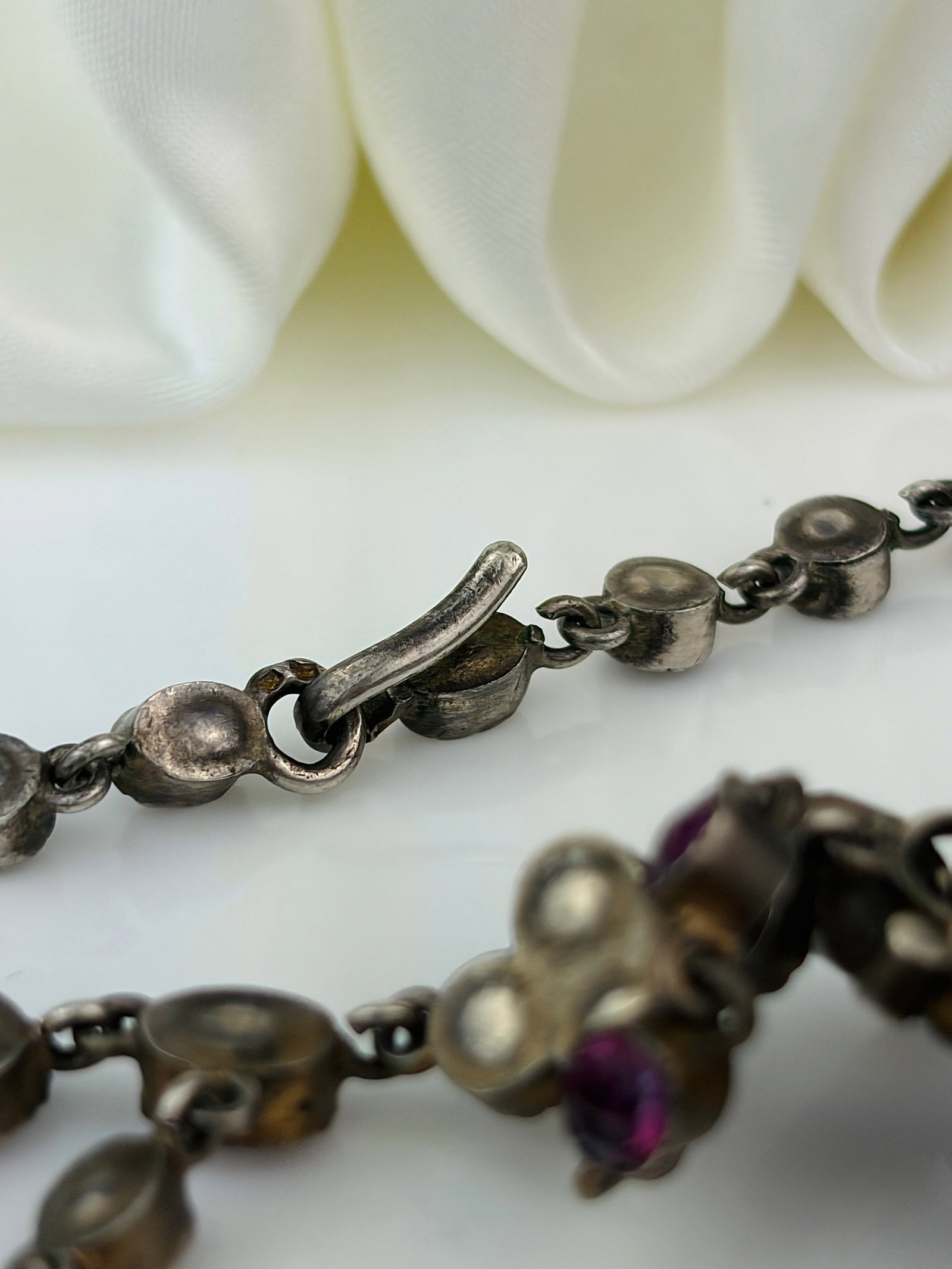 INCREDIBLE ANTIQUE PINK AND PURPLE PASTE NECKLACE IN SILVER - 4