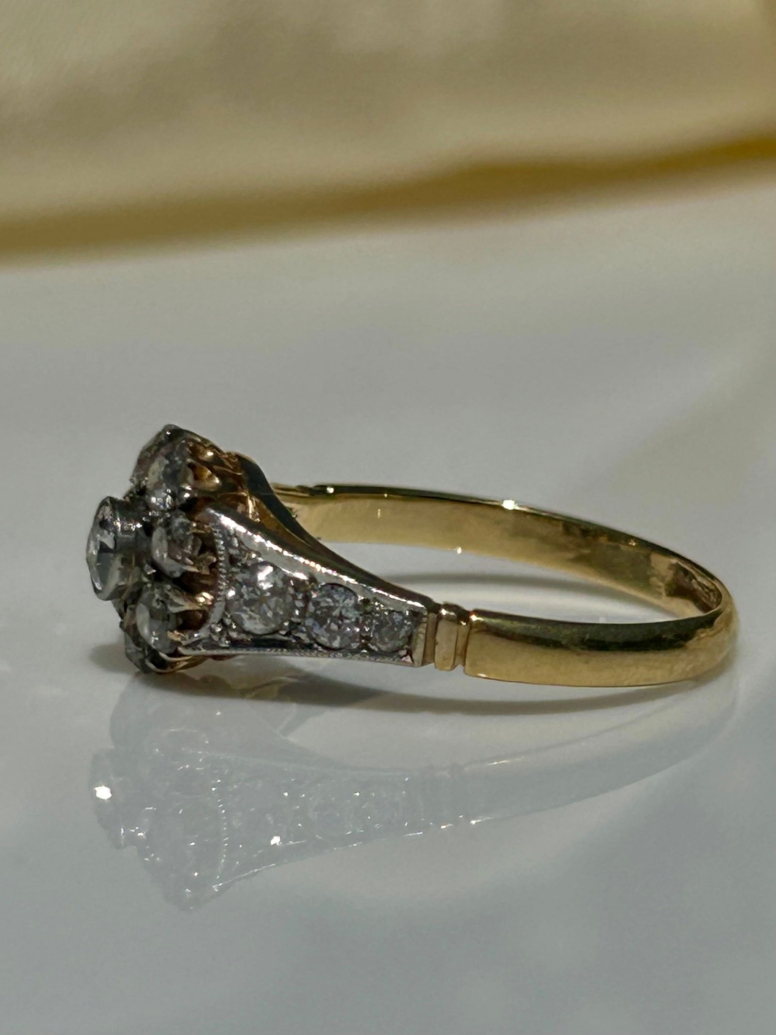 18ct Yellow Gold Diamond Cluster Ring With Diamond Shoulders - 3