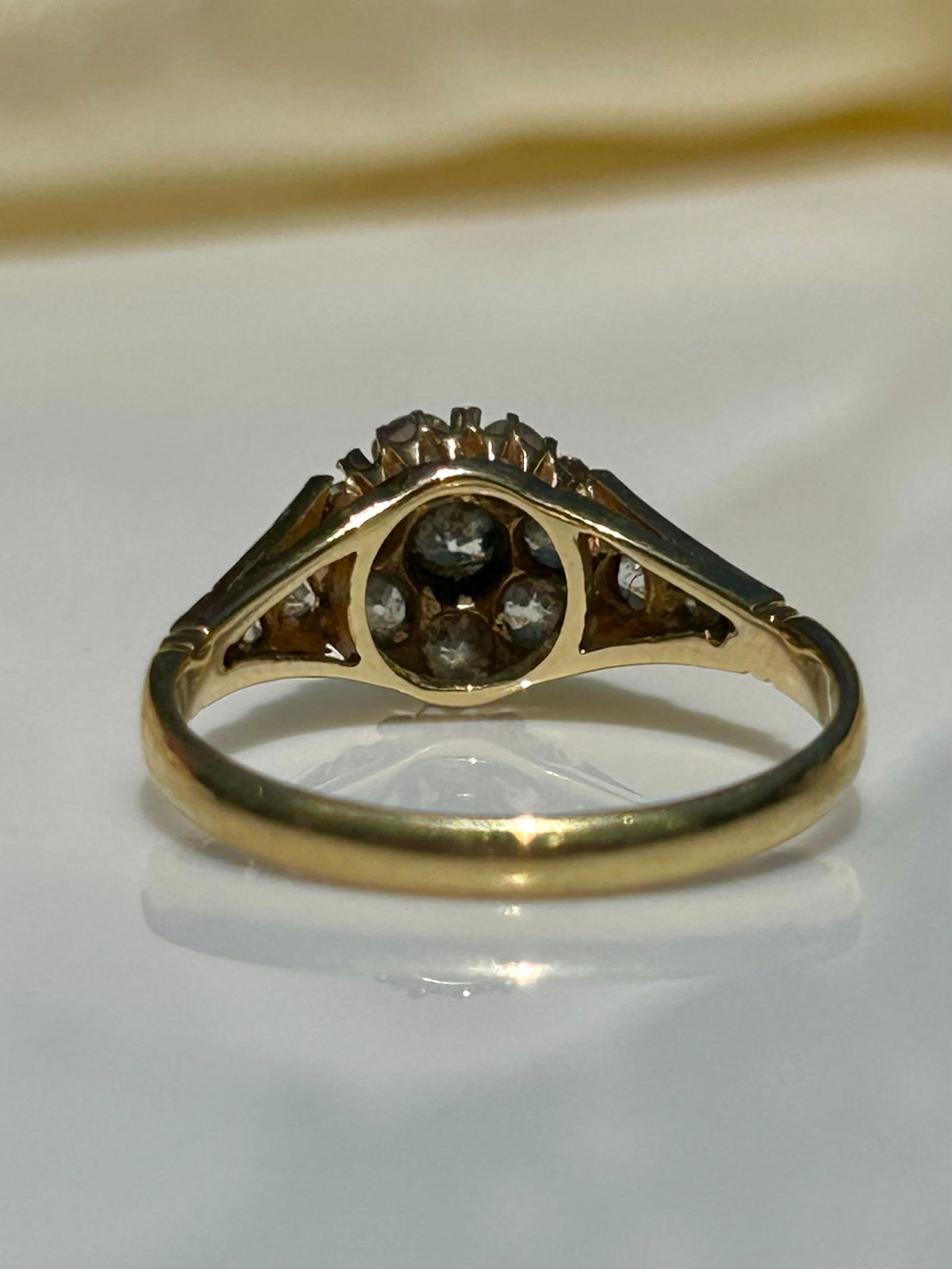 18ct Yellow Gold Diamond Cluster Ring With Diamond Shoulders - 4