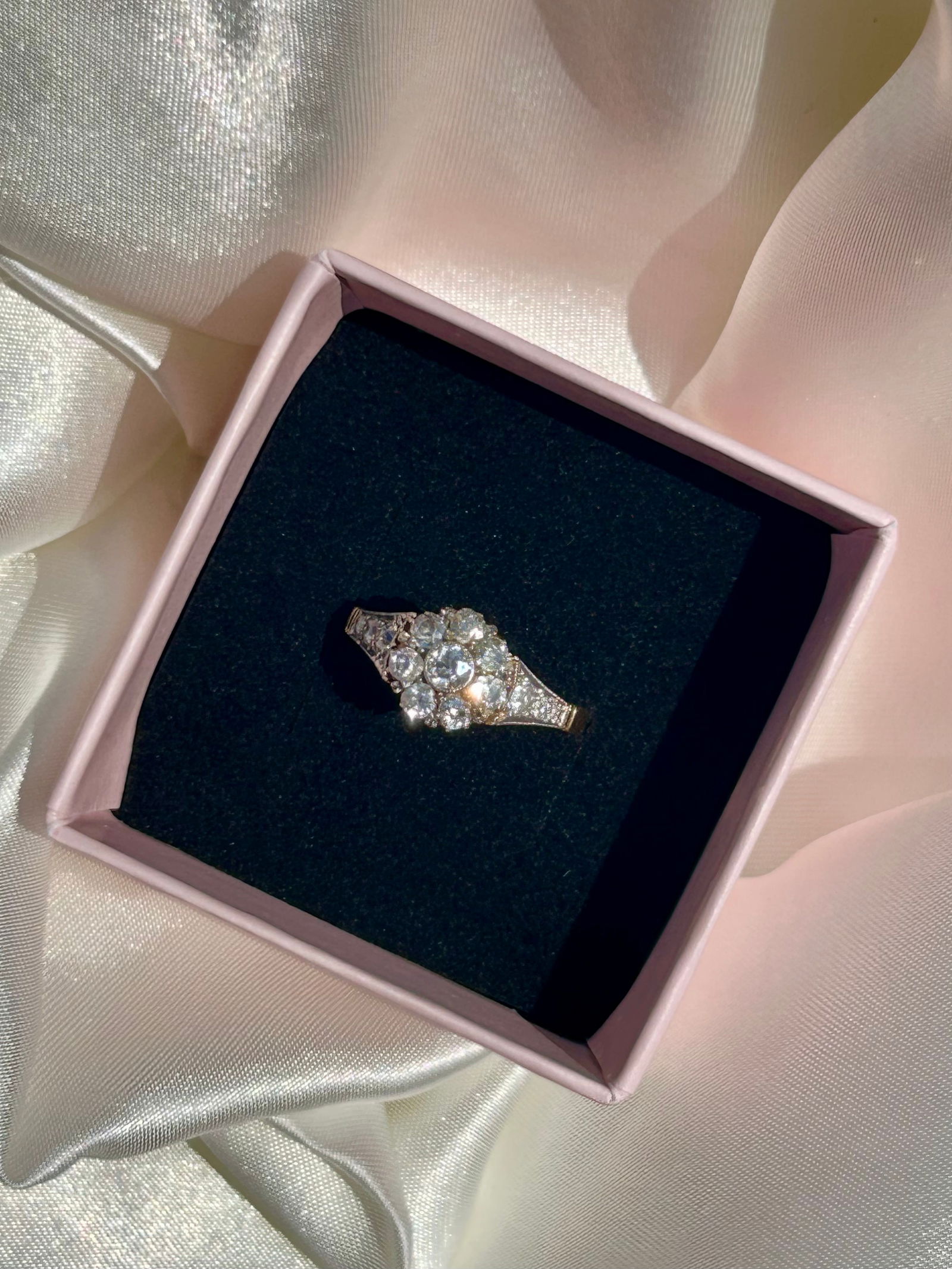 18ct Yellow Gold Diamond Cluster Ring With Diamond Shoulders - 7