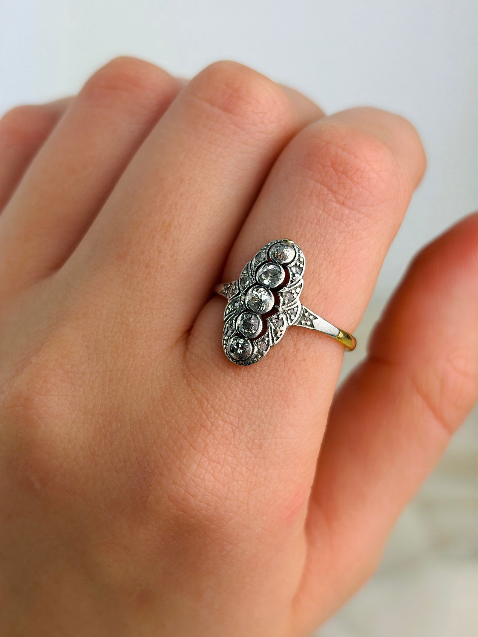 ANTIQUE ART DECO ERA 18CT YELLOW GOLD AND PLATINUM DIAMOND PANEL RING - 7