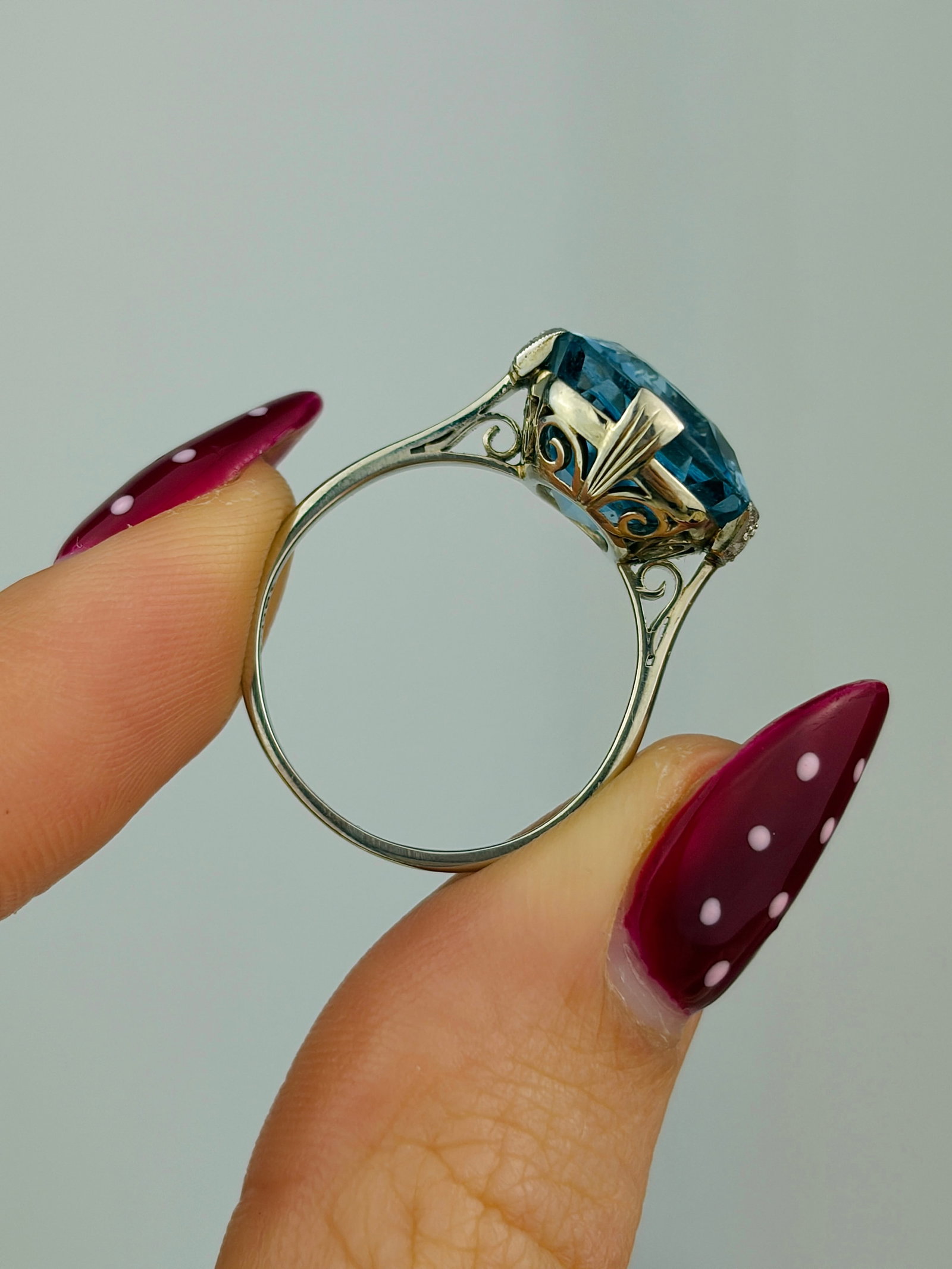 ART DECO ERA BLUE SPINEL AND DIAMOND COCKTAIL RING IN 18CT WHITE GOLD - 6