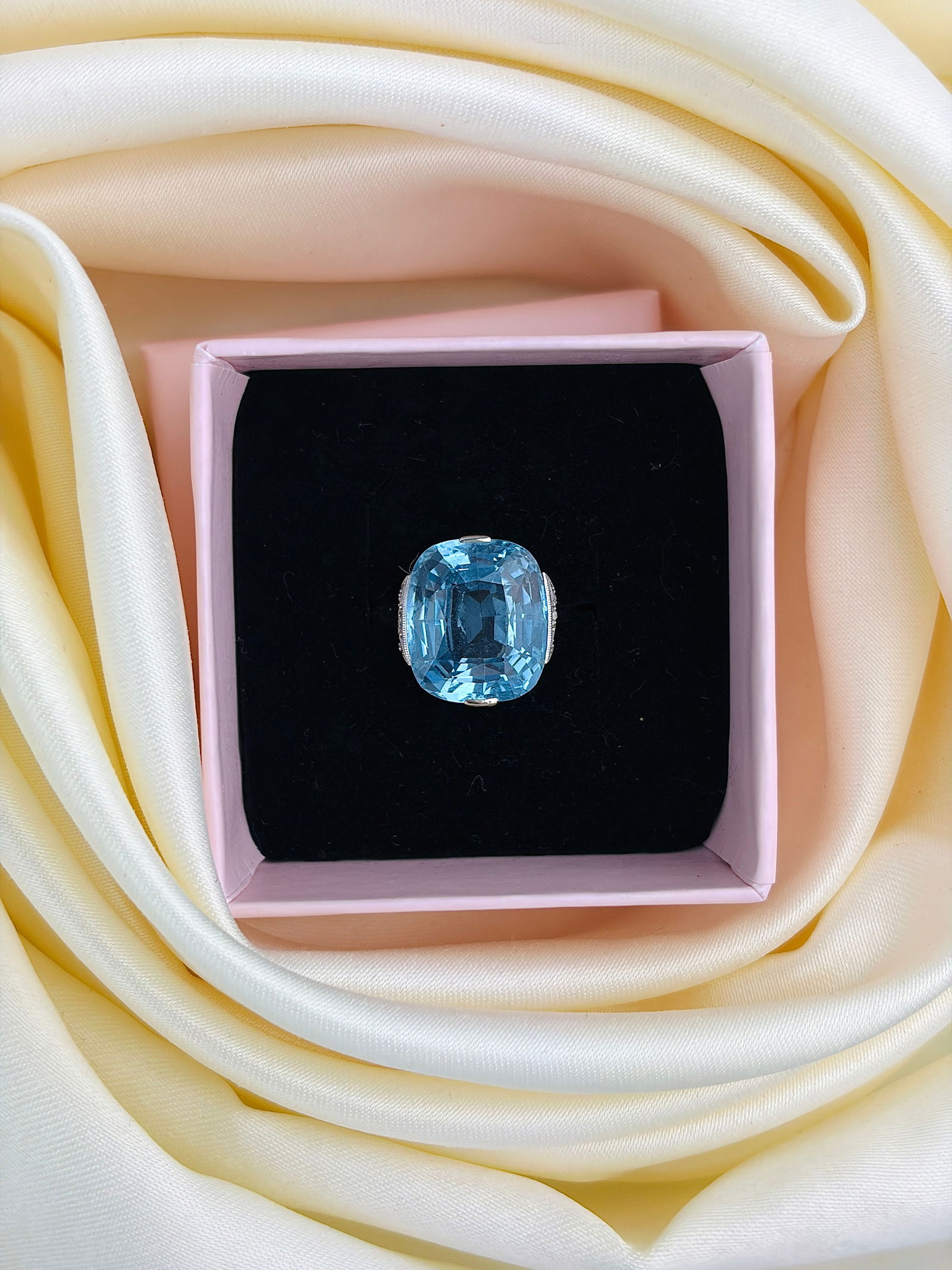 ART DECO ERA BLUE SPINEL AND DIAMOND COCKTAIL RING IN 18CT WHITE GOLD - 7