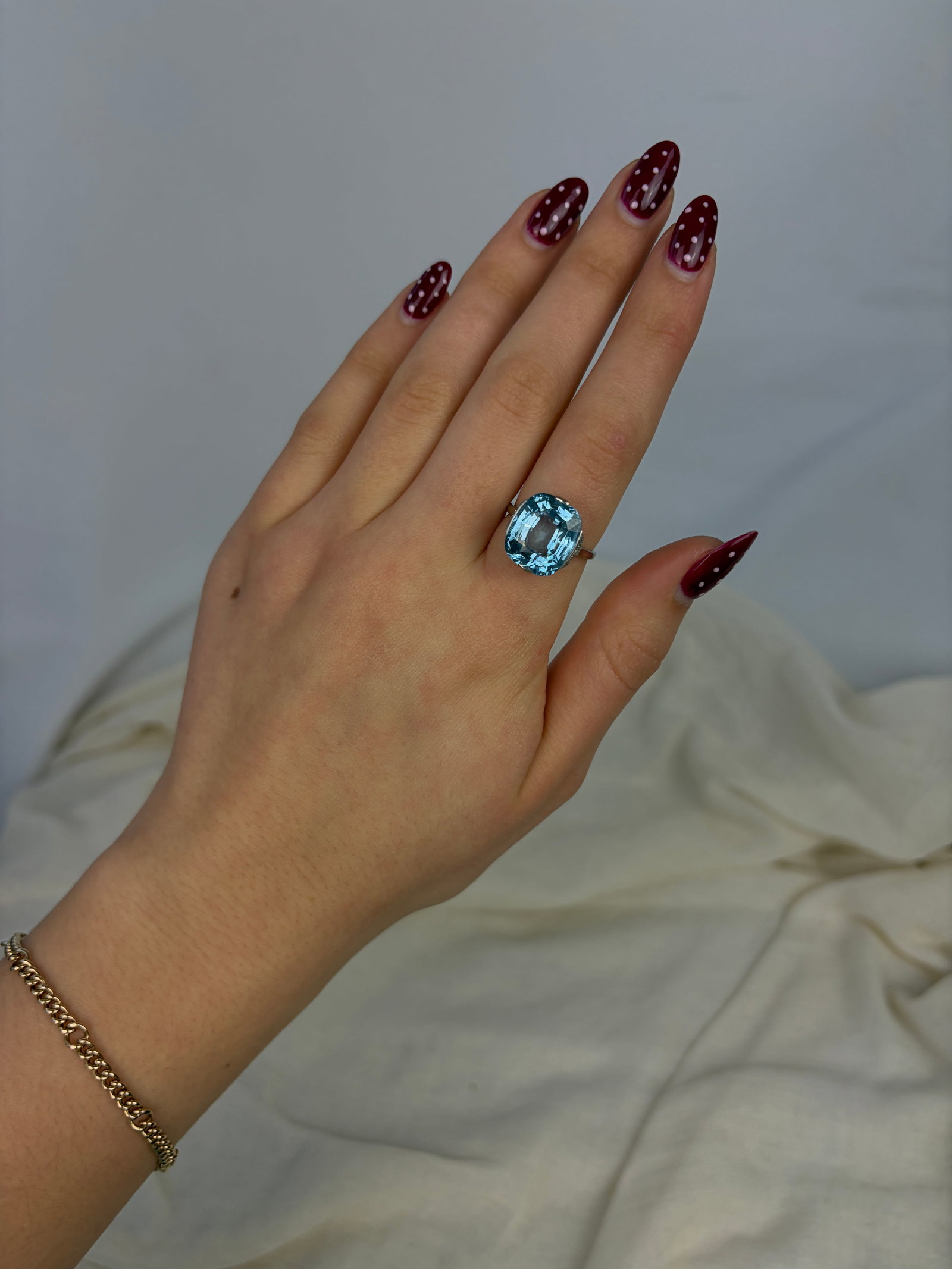 ART DECO ERA BLUE SPINEL AND DIAMOND COCKTAIL RING IN 18CT WHITE GOLD - 8