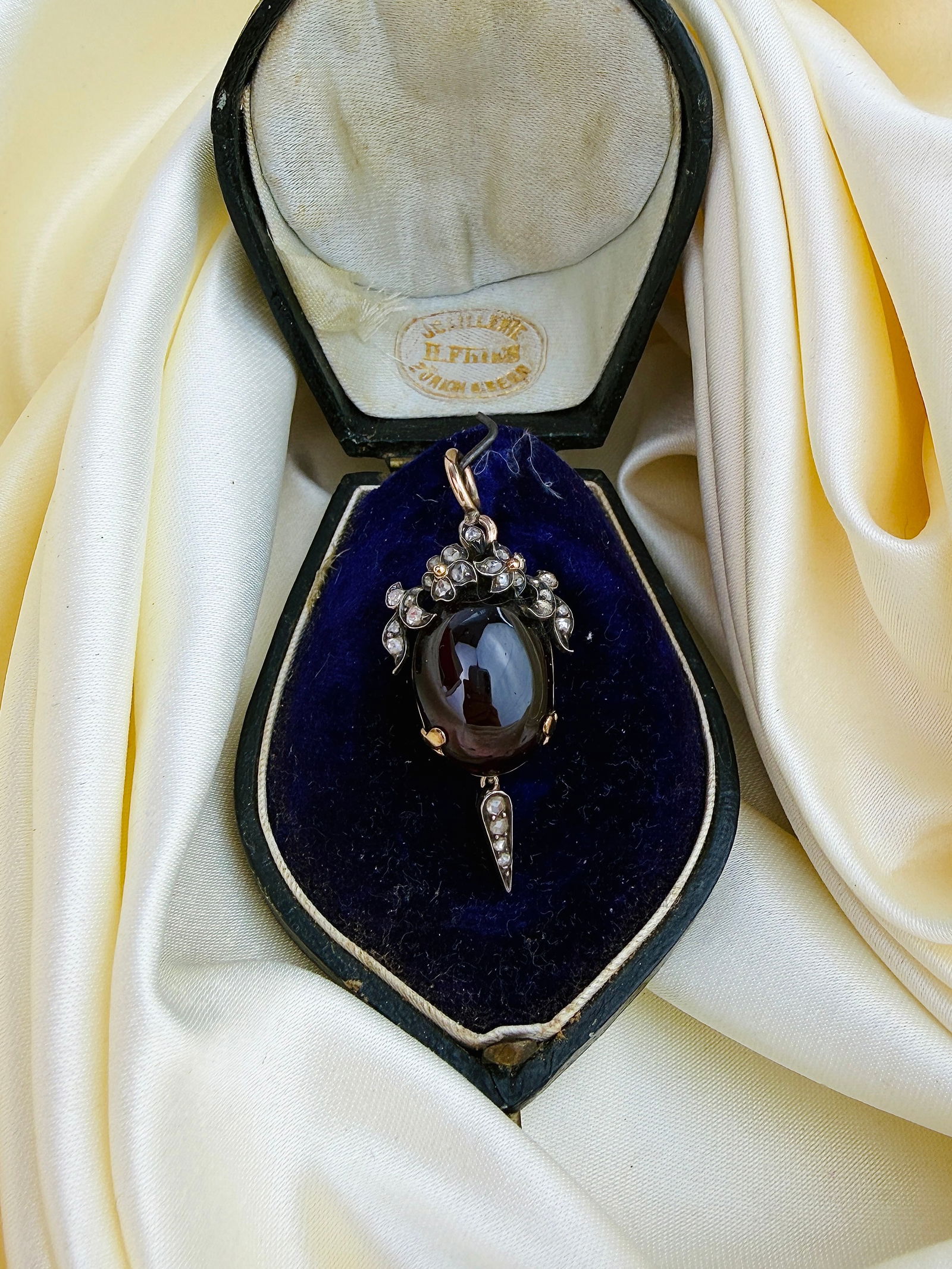 Victorian Boxed Cabochon Garnet and Rose Cut Diamond Locket Back Pendant in Gold - 2
