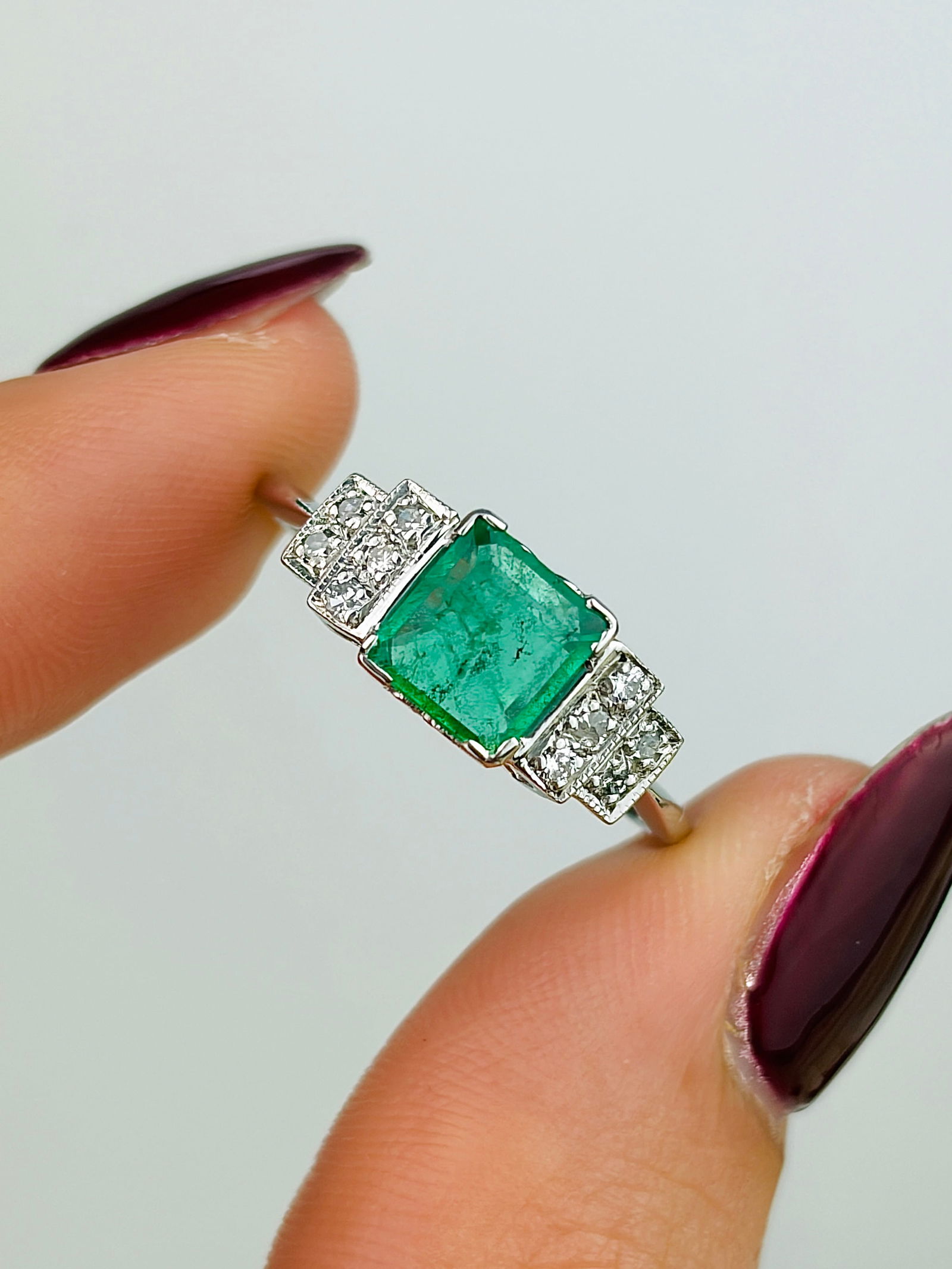 Vintage Platinum Emerald and Diamond Shoulder Ring - 5
