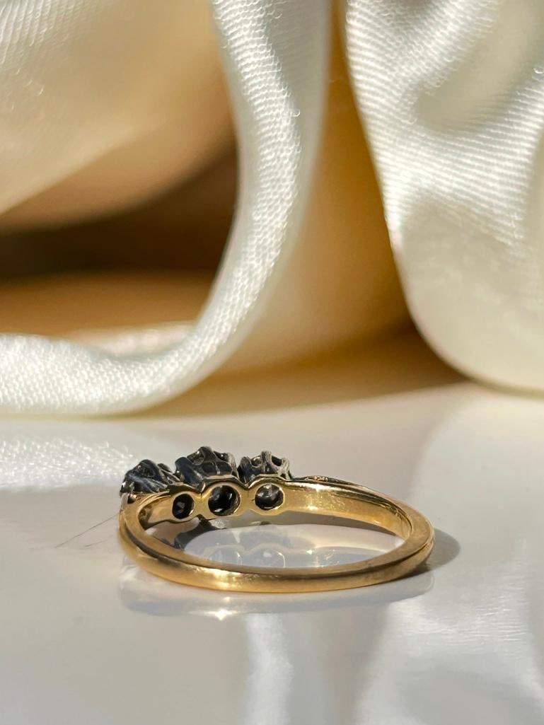 Sweet 18ct yellow gold and platinum diamond 3 stone ring - 3