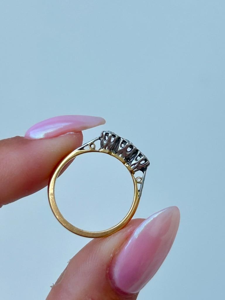 Sweet 18ct yellow gold and platinum diamond 3 stone ring - 7