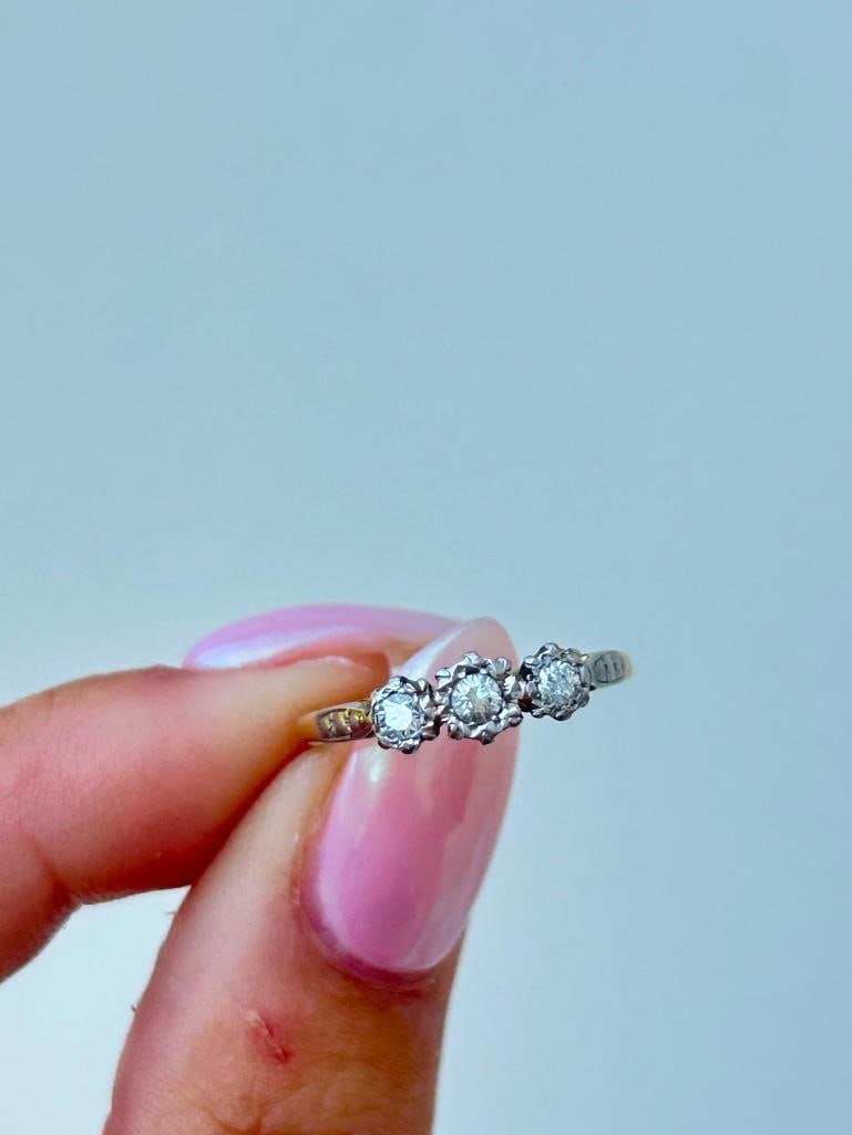 Sweet 18ct yellow gold and platinum diamond 3 stone ring - 8