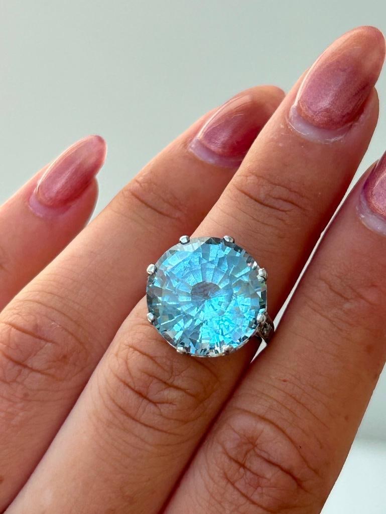 Huge blue topaz and diamond 14ct gold cocktail ring - 2
