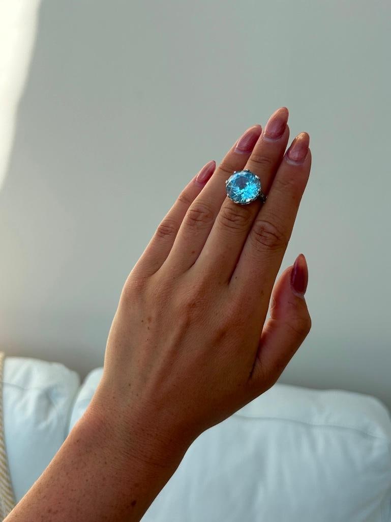 Huge blue topaz and diamond 14ct gold cocktail ring - 4