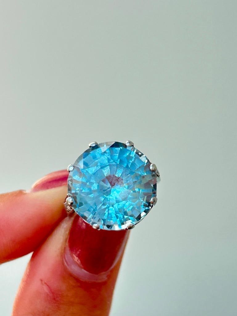 Huge blue topaz and diamond 14ct gold cocktail ring - 7