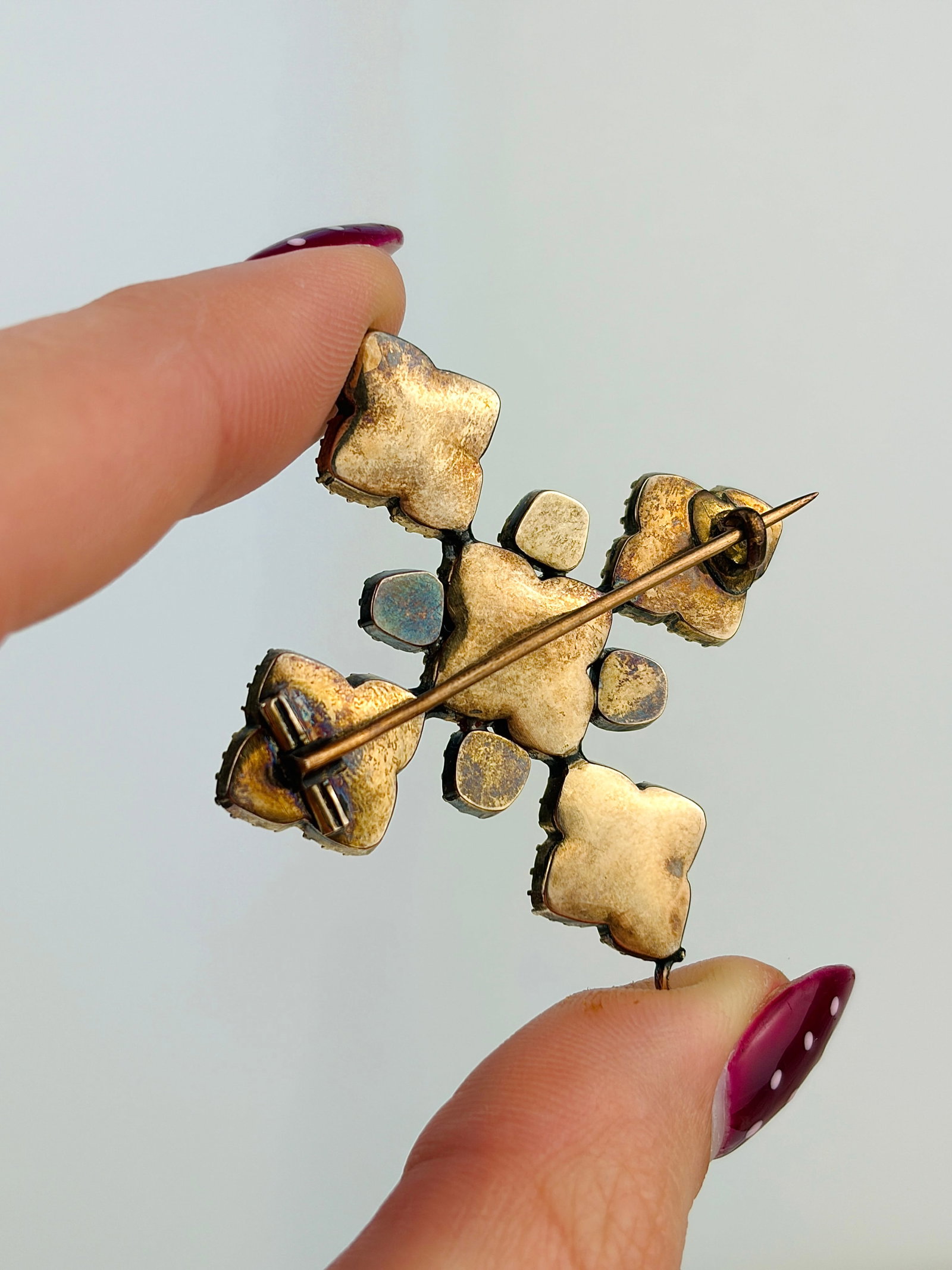 LARGE ANTIQUE GEORGIAN ERA FLAT CUT GARNET CROSS BROOCH in GOLD - 3