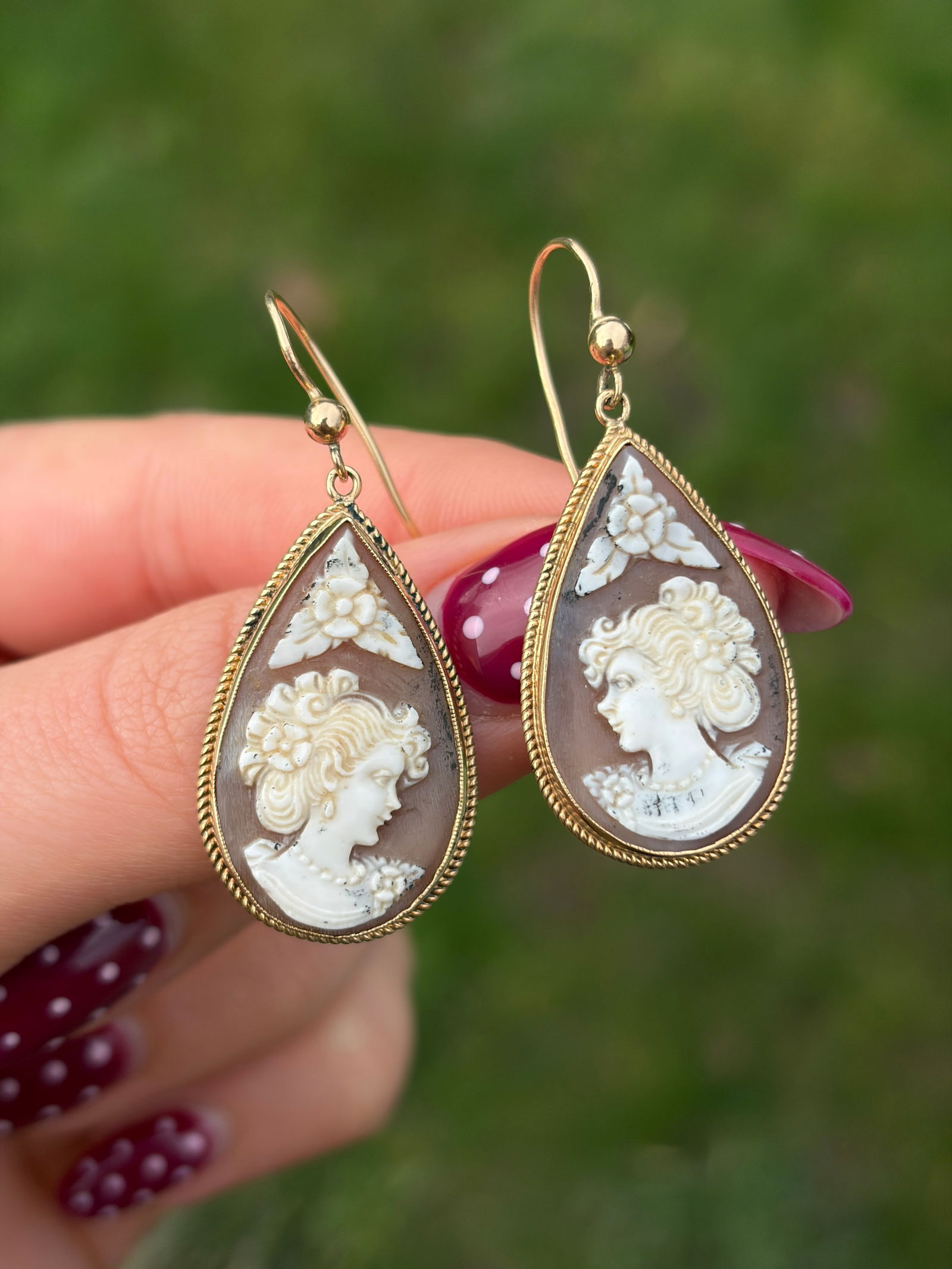 WONDERFUL ANTIQUE LARGE CAMEO EARRINGS IN 9CT GOLD - 7
