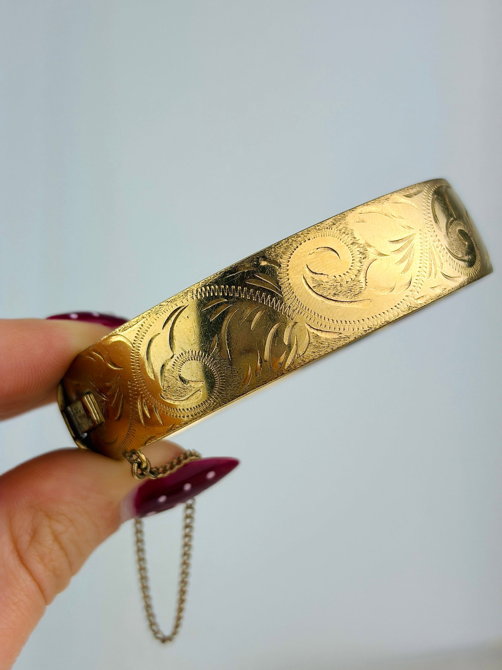 CHUNKY VINTAGE ROLLED GOLD BANGLE - SWIRL DESIGN (1 of 7)