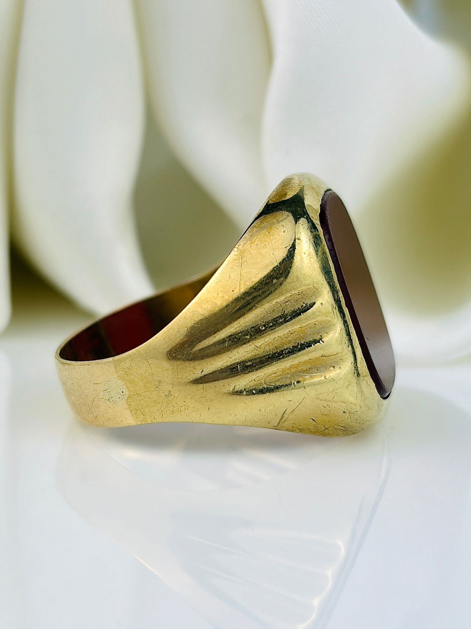Chunky Vintage Carnelian Signet Ring in Gold - 2