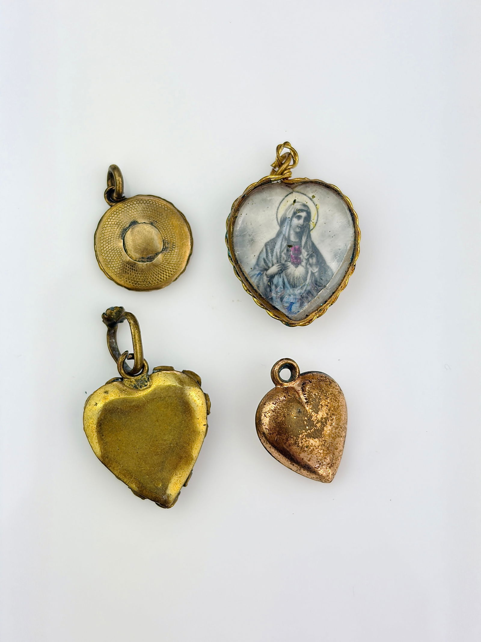 MIXED LOT OF ANTIQUE JEWELLERY / PASTE HEART ETC - 2