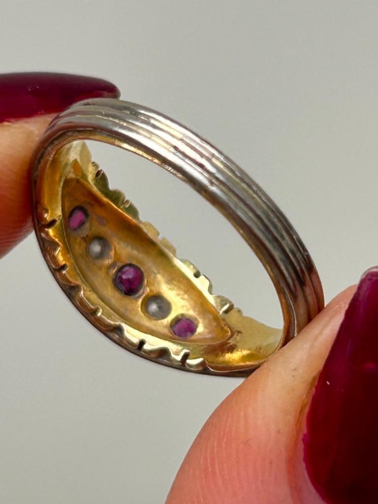 Chunky 18ct Gold Ruby and Diamond 5 Stone Ring - 7