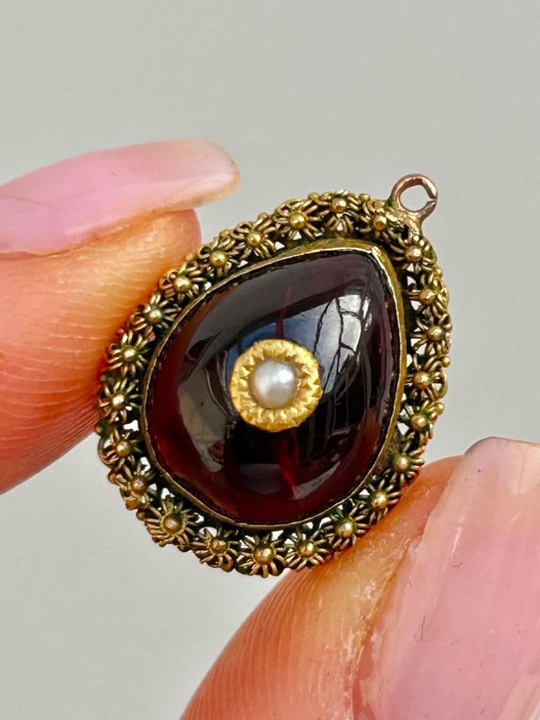 Sweet Antique Cabochon Garnet Pear Shape Pendant: Sweet Antique Cabochon Garnet Pear Shape Pendant truly gorgeous glowing garnet!! amazing piece!! measurements size 20mm x 15mm weight 3.33g materials g