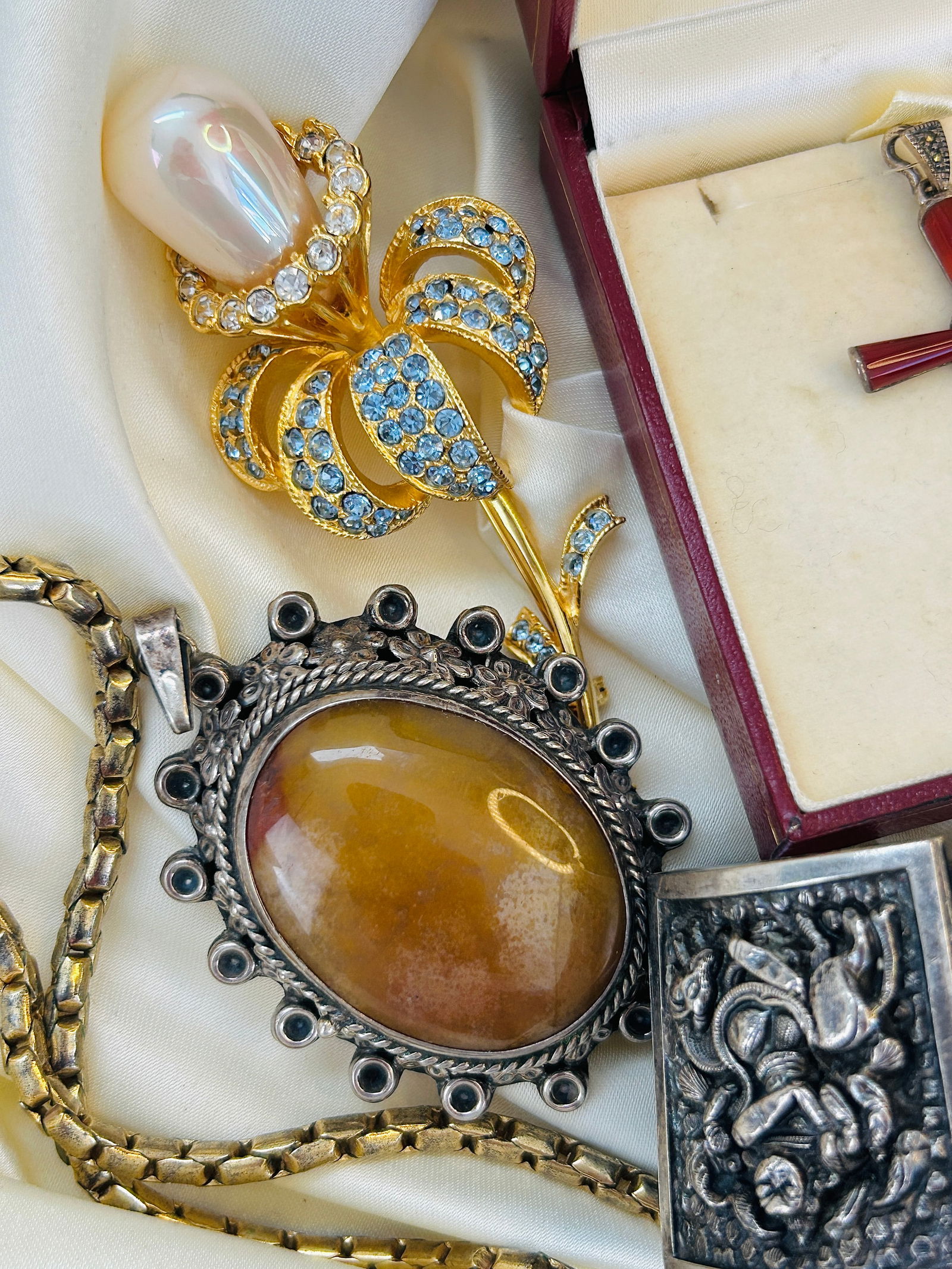 Mixed Lot Including Statement Necklace, Collar and Brooch - 2