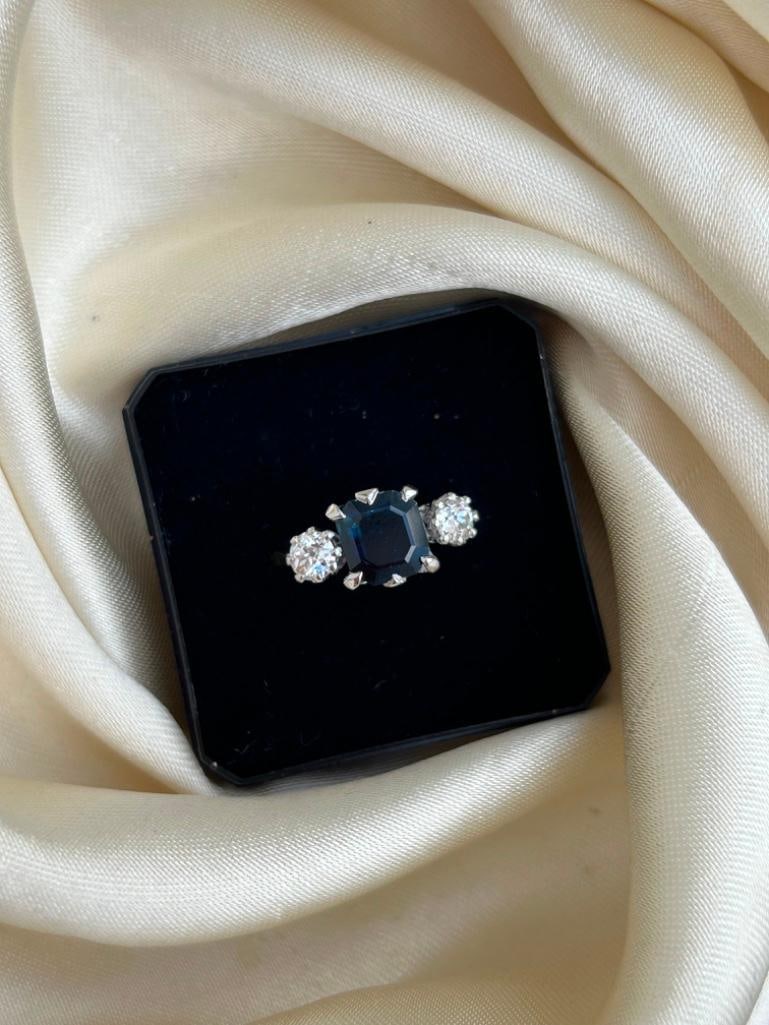 Outstanding 18ct Gold Sapphire and Diamond 3 Stone Ring - 5