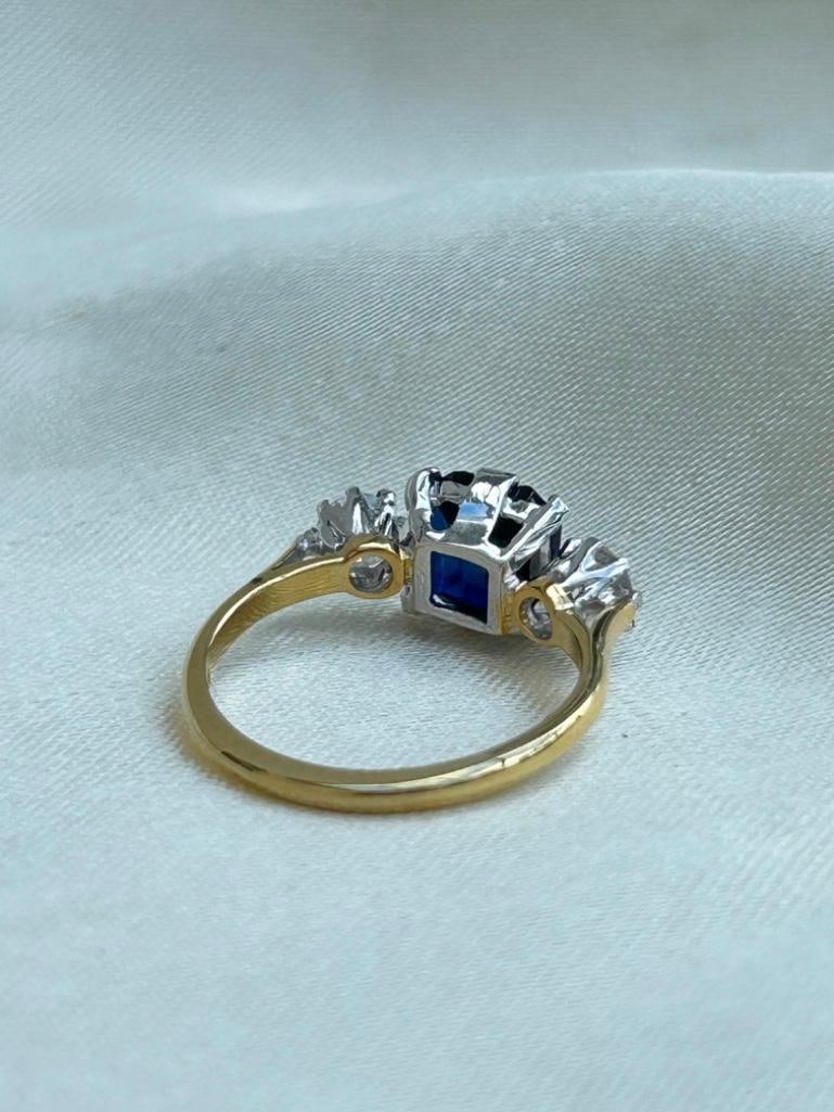 Outstanding 18ct Gold Sapphire and Diamond 3 Stone Ring - 7