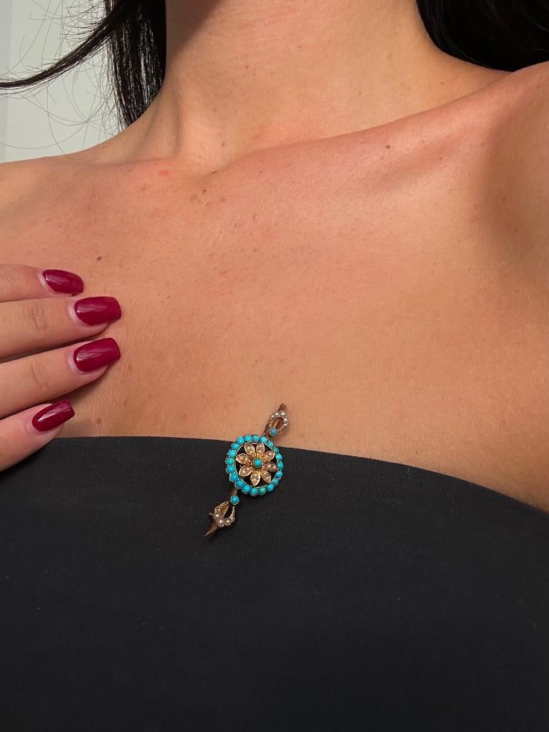 Pretty Antique Turquoise and Pearl Flower Brooch in Gold - 2