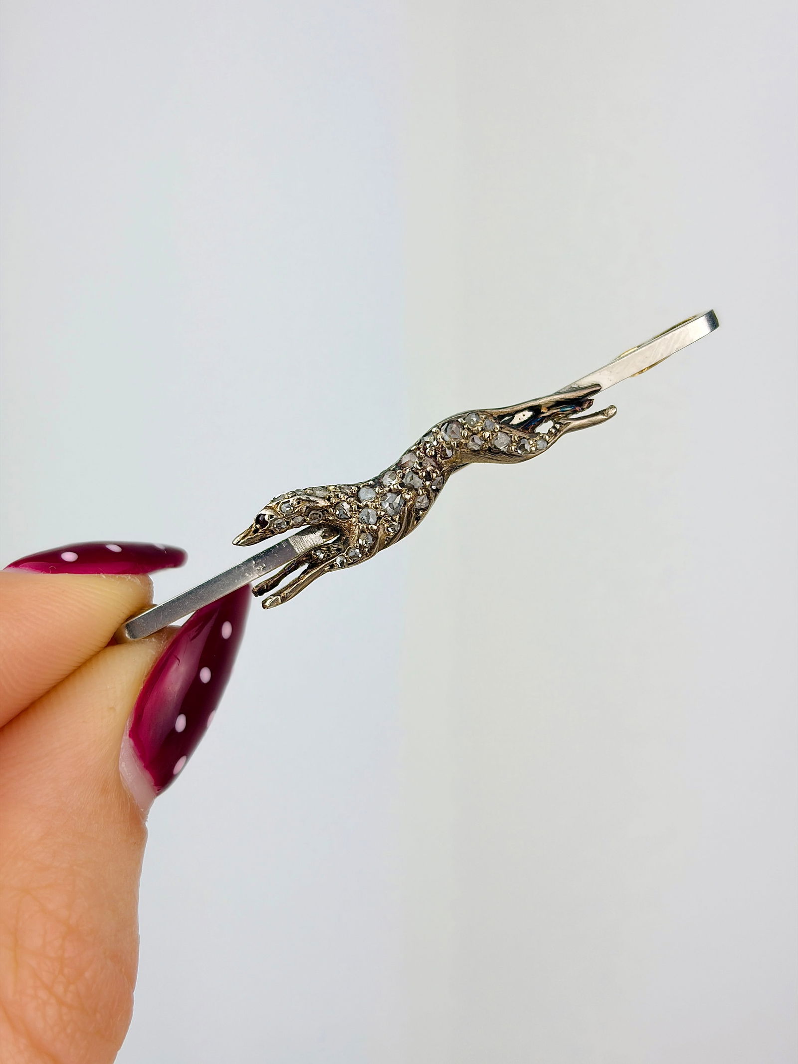 Antique 15ct Gold Diamond Greyhound Brooch in Antique Box - 2