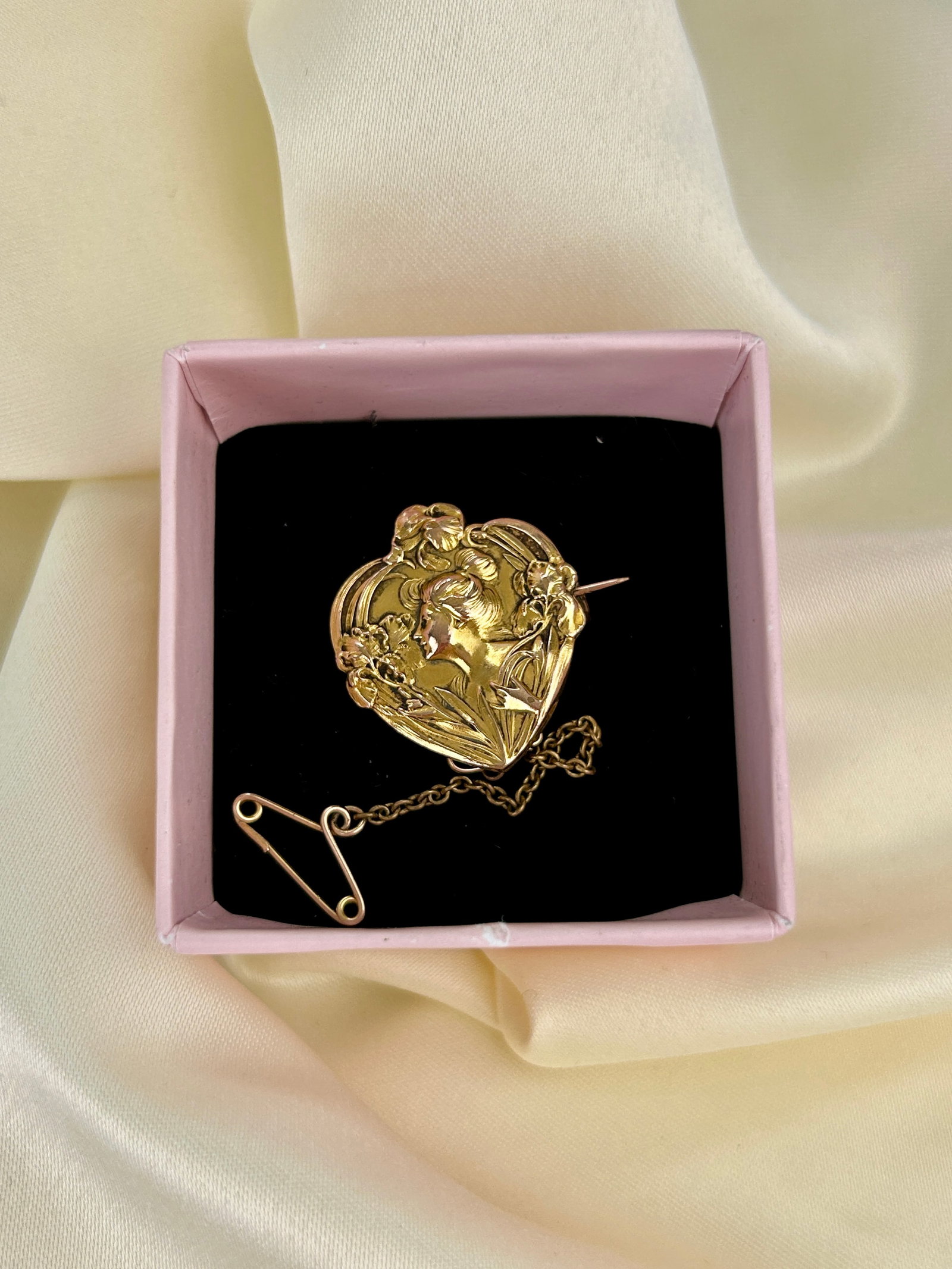 French Art Nouveau Heart Ornate Lady Brooch - 6