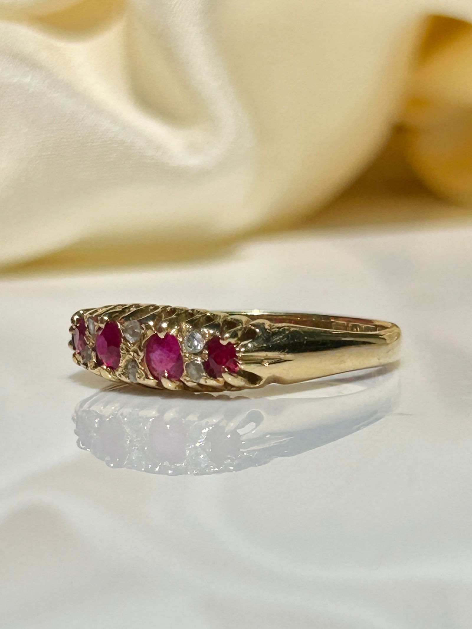 18ct Yellow Gold Ruby And Diamond 5 Stone Ring - 2