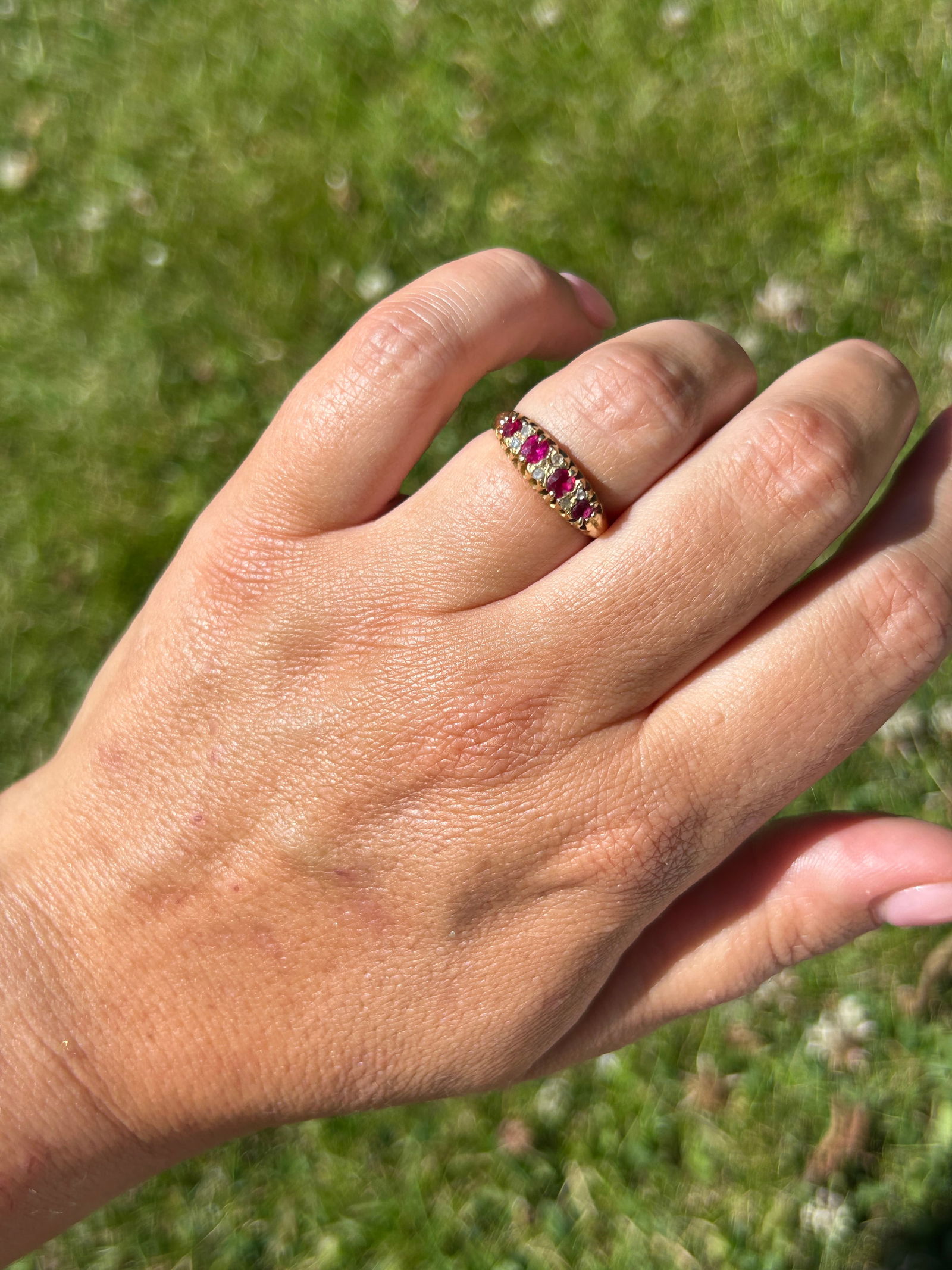 18ct Yellow Gold Ruby And Diamond 5 Stone Ring - 7